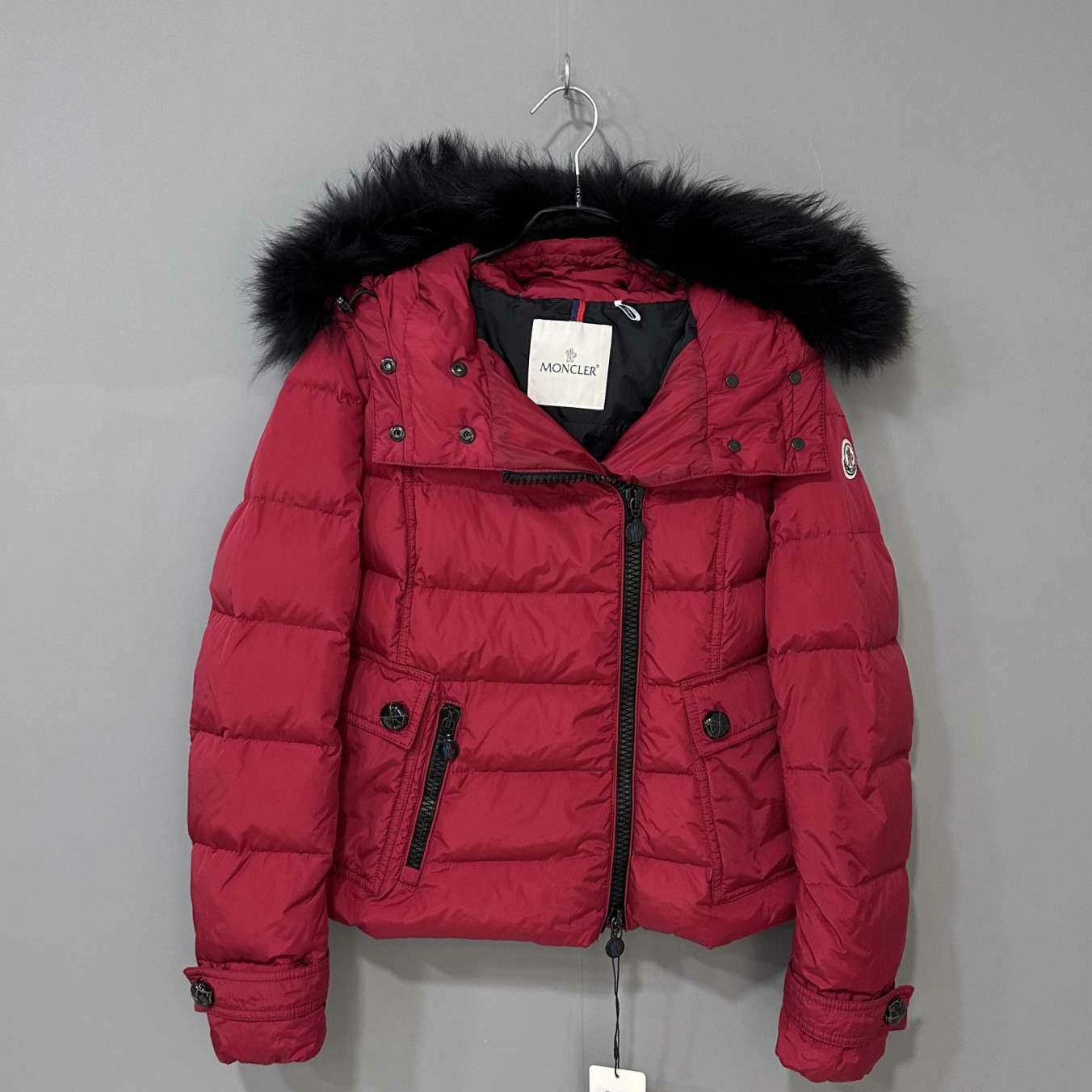 Moncler Moncler Down Red Down Jacket S Women Size S / US 4 / IT 40 - 1 Thumbnail