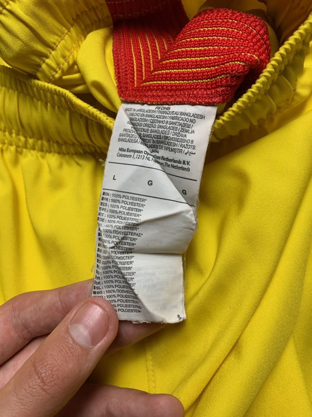 Nike × Vintage Vintage Nike Red Bull soccer shorts yellow size L Size US 34 / EU 50 - 4 Thumbnail