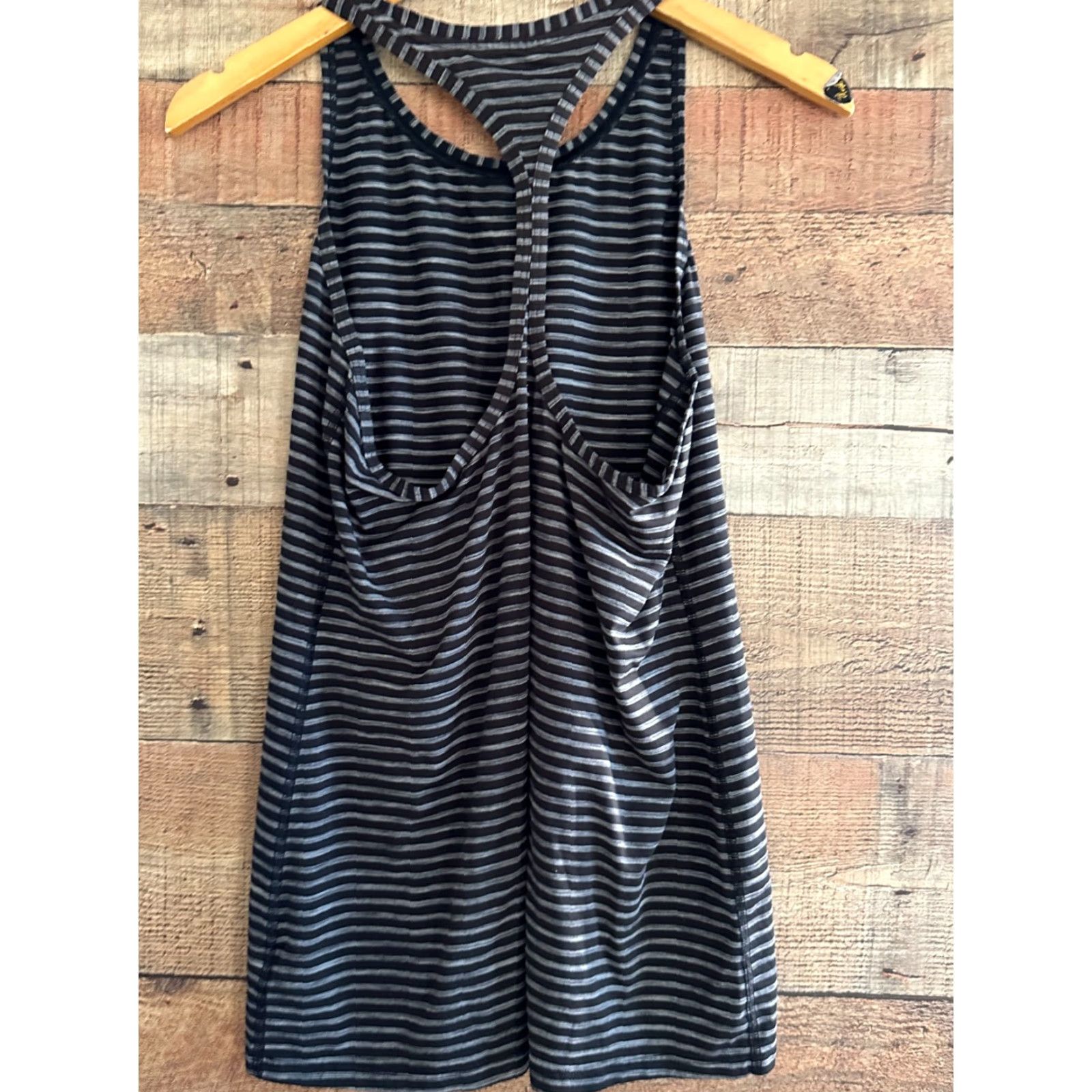 Athleta Athleta Tank Top Womens M Racerback Striped Gray Quick: Breathable Lightweight Easy Care Stretch Gym & Training Running & Jogging Size M / US 6-8 / IT 42-44 - 2 Thumbnail