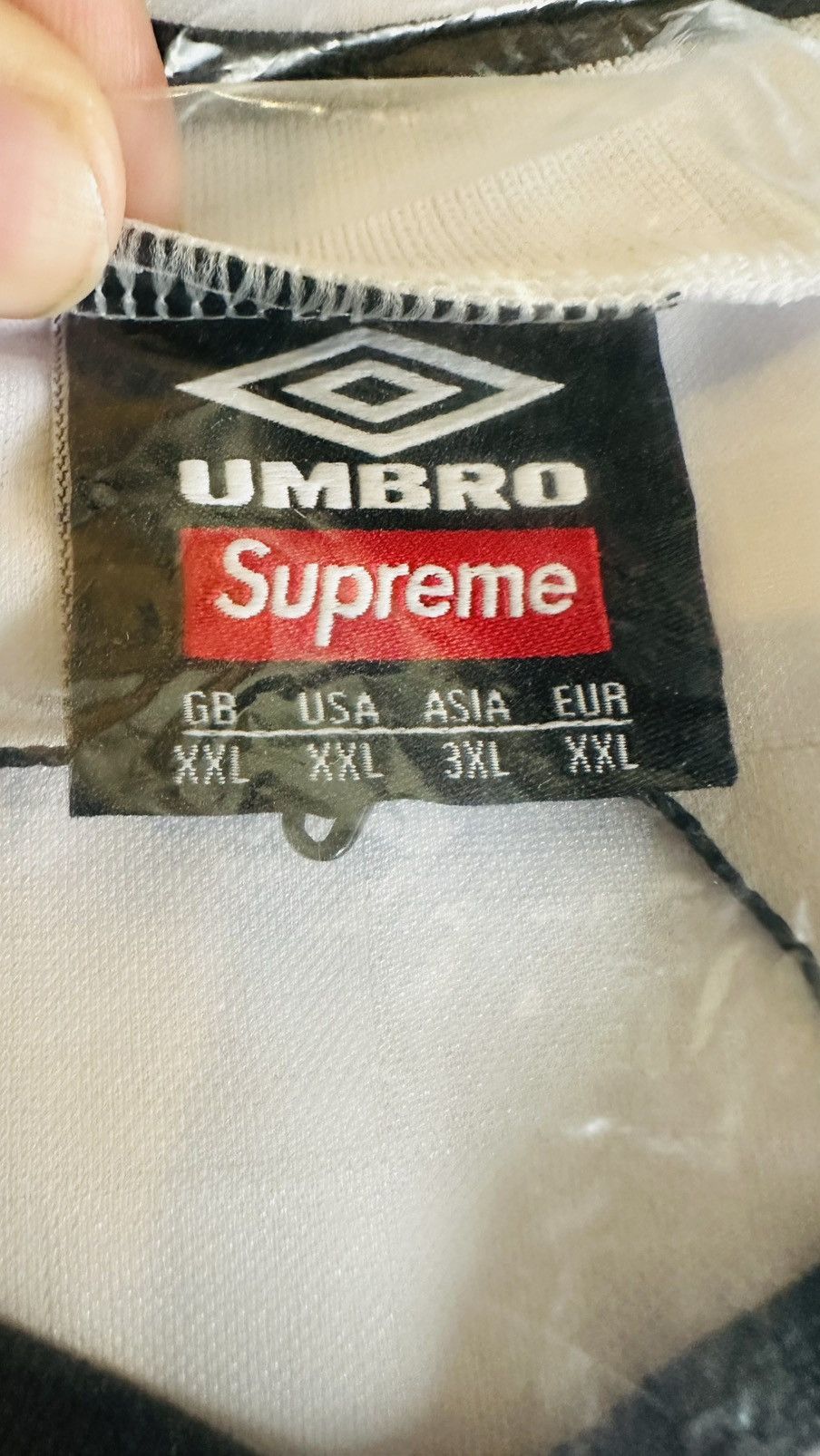 Supreme × Umbro SS22 Supreme umbro soccer jersey (white) (XXL) Size US XXL / EU 58 / 5 - 4 Thumbnail