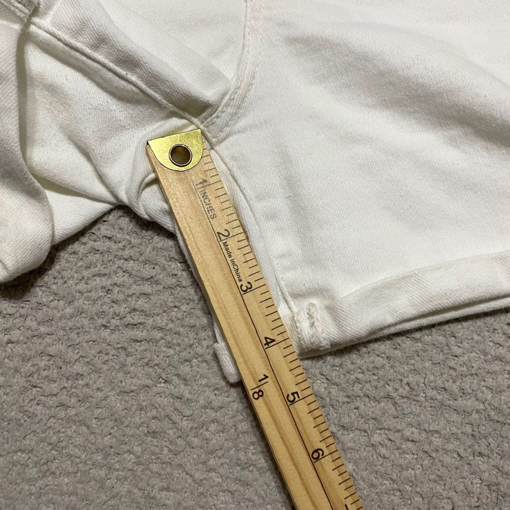 Levi's Levi's Womens Jeans Shorts White Denim Light Wash Mid Rise Inseam 4" 33 Waist 5-Pocket Stretch Casual Summer Spring Fall Vintage No? Wait. Size 24" / US 00 / IT 34 - 5 Thumbnail