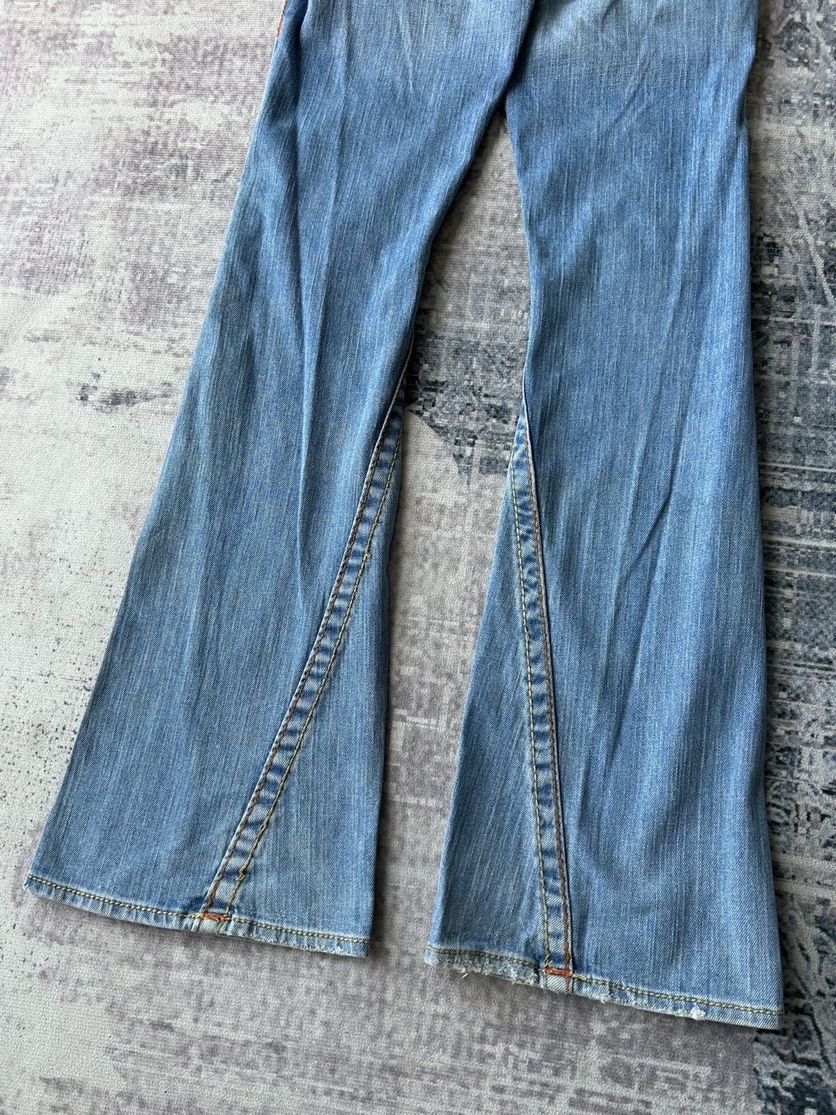 True Religion Flared True Religion Embroidery Jeans Size 27" / US 4 / IT 40 - 5 Thumbnail
