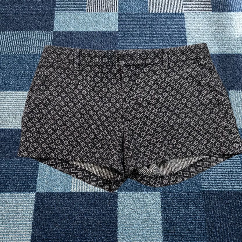 Banana Republic Banana Republic Shorts Womens Black Hot Pants Mid-Rise Diamond Pattern Casual Size 0 Size 28" / US 6 / IT 42 - 1 Thumbnail