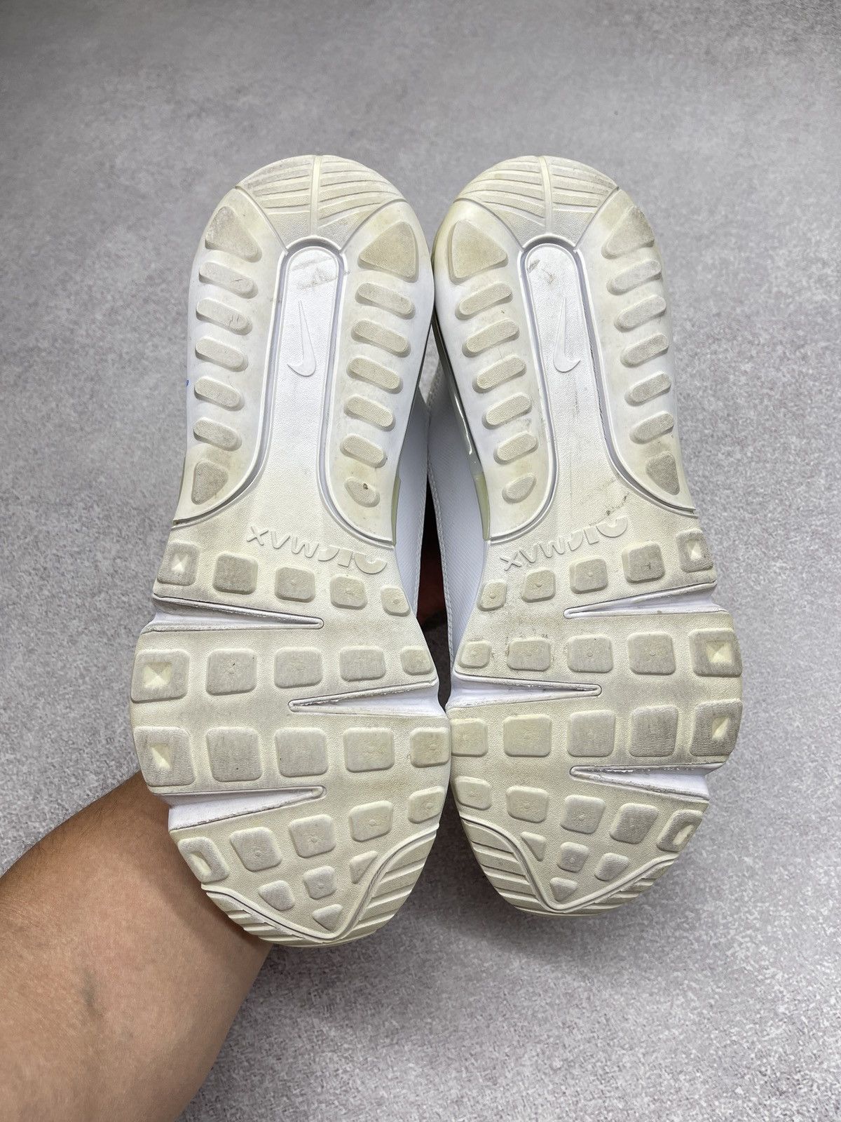 Nike Mens Nike Air Max 2090 Triple White Sneakers Drill Running Size US 9.5 / EU 42-43 - 10 Thumbnail
