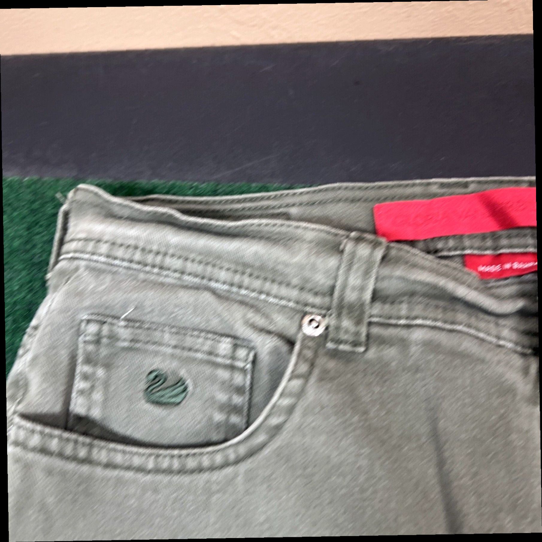 Gloria Vanderbilt WOMEN'S GLORIA VANDERBILT OLIVE GREEN TAPERED LEG JEANS - SIZE 12P 28x27 Size 34" / US 12 / IT 48 - 3 Thumbnail