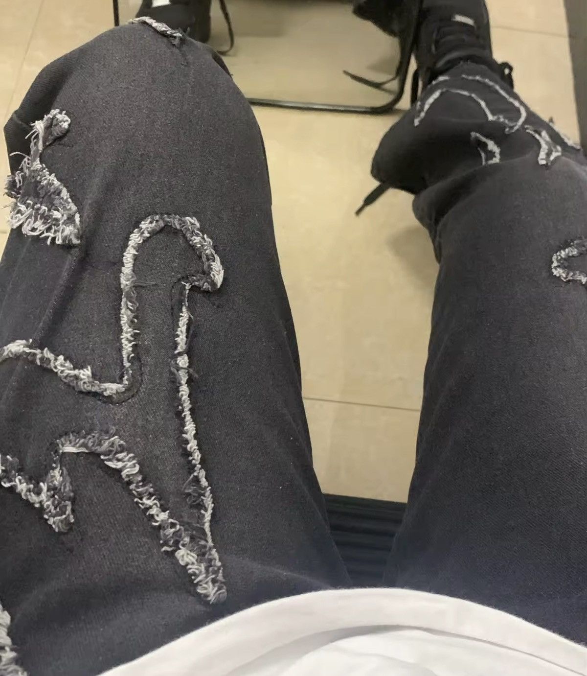 Designer × Japanese Brand × Vintage Retro Raw Edge Embroidery Baggy Jeans Size US 32 / EU 48 - 5 Thumbnail