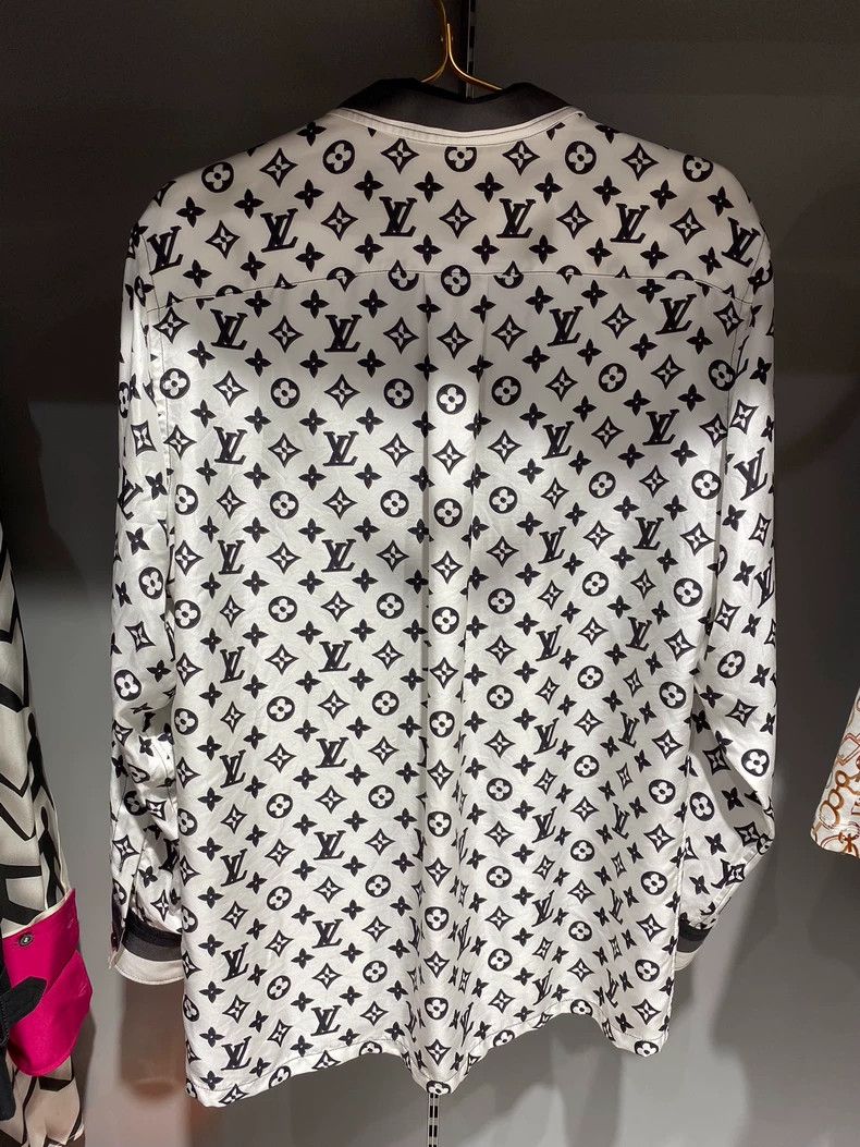 Louis Vuitton Louis Vuitton size 36 Silk Shirt 2501-Nextarrow Size US M / EU 48-50 / 2 - 2 Thumbnail