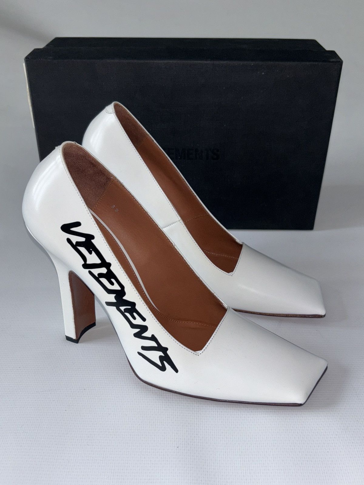 Vetements Vetements Logo leather heels Size US 9 / IT 39 - 1 Thumbnail