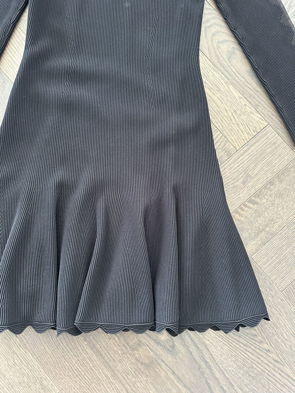 Alexander McQueen Alexander McQueen Black Fit and Flare Dress with lace Size L / US 10 / IT 46 - 7 Thumbnail