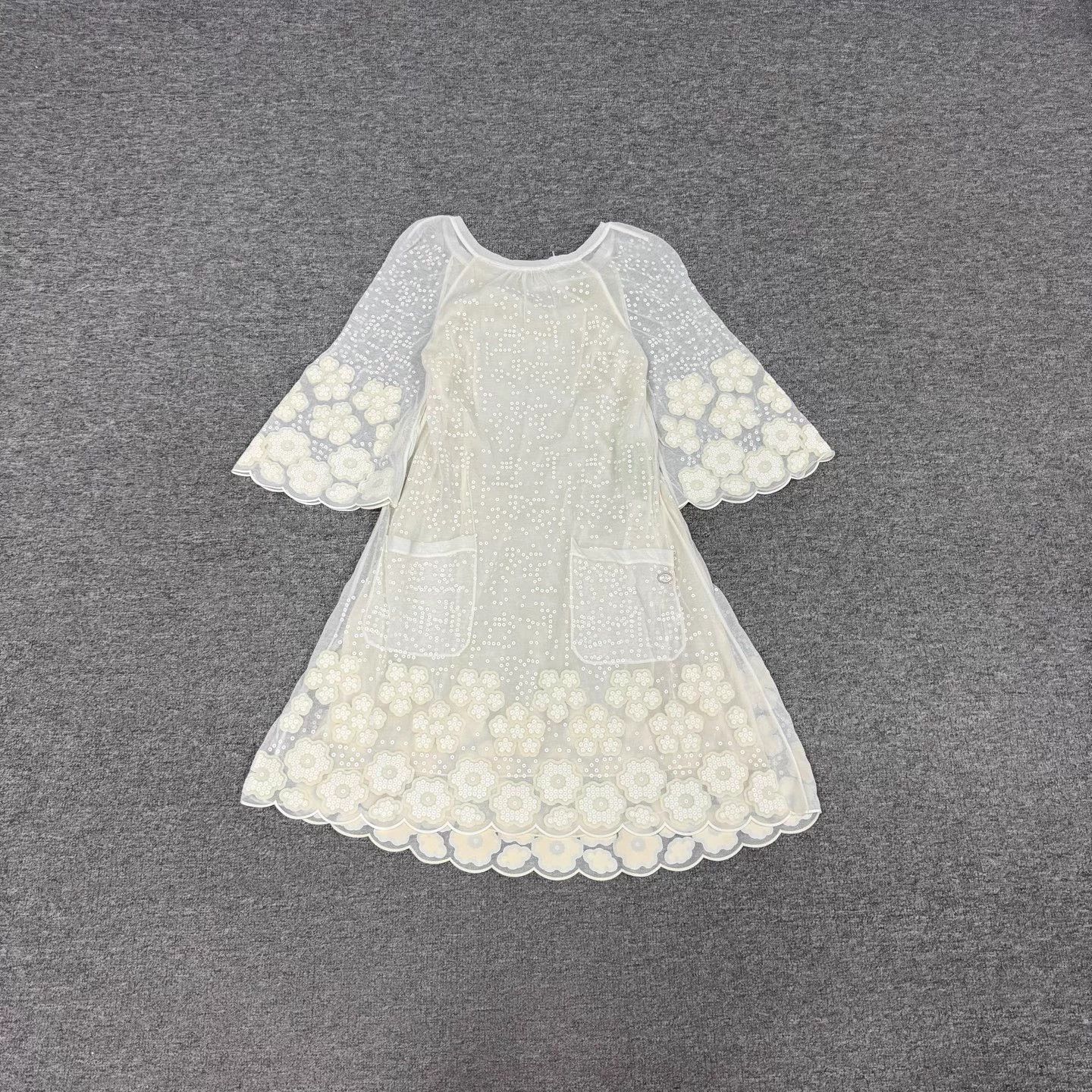 Chanel Chanel white tulle sequin flower dress 34 99 new Size XS / US 0-2 / IT 36-38 - 1 Thumbnail