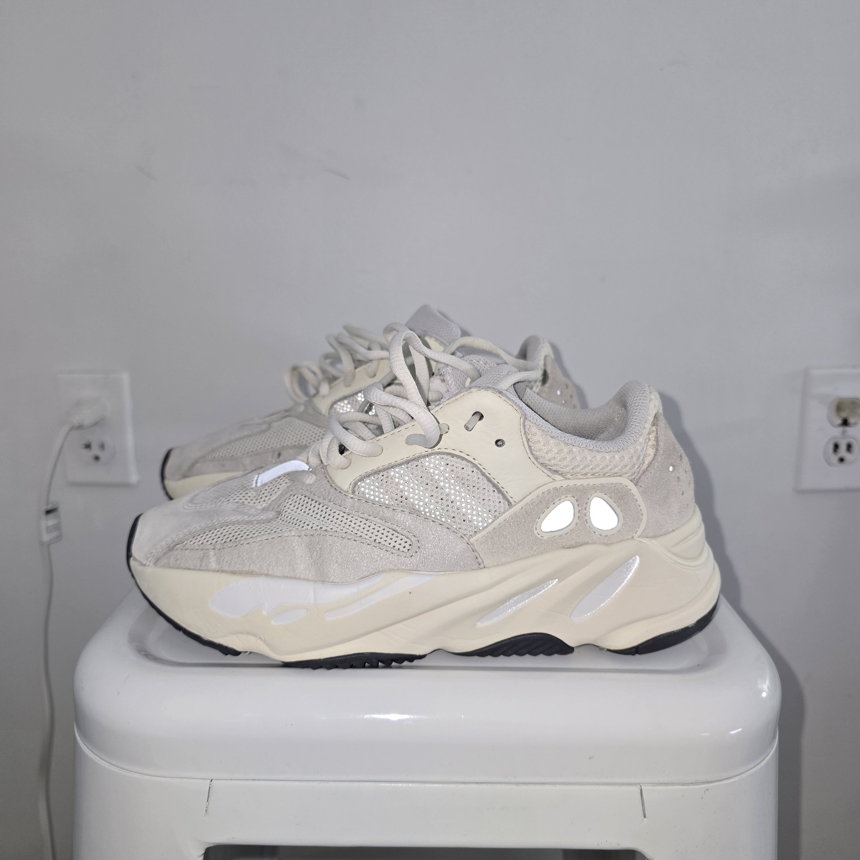 Adidas × Kanye West Yeezy 700 Analog Size 6 Size US 6 / EU 39 - 3 Thumbnail