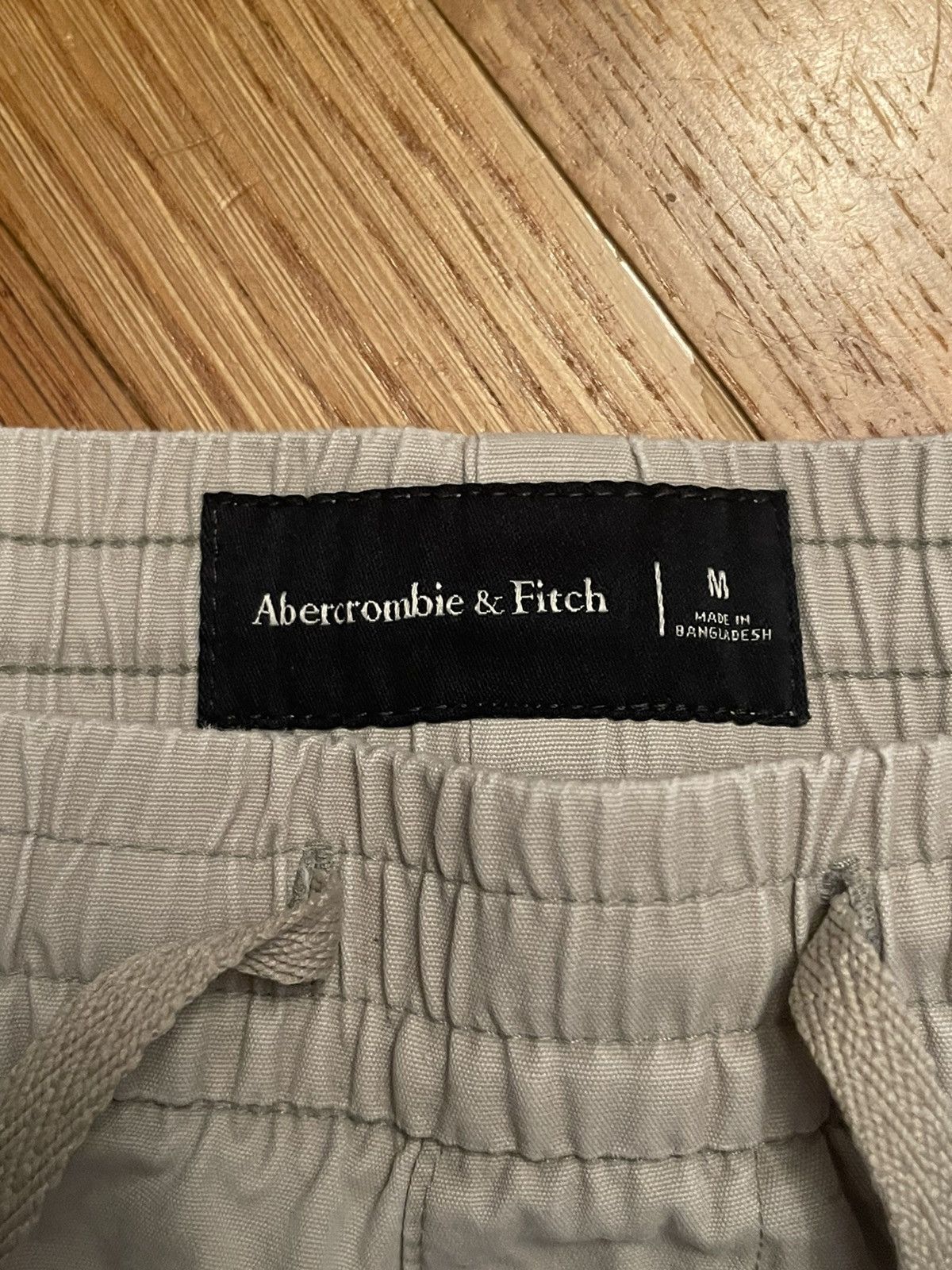 Abercrombie & Fitch Abercrombie cream cargo pants Size US 32 / EU 48 - 3 Thumbnail
