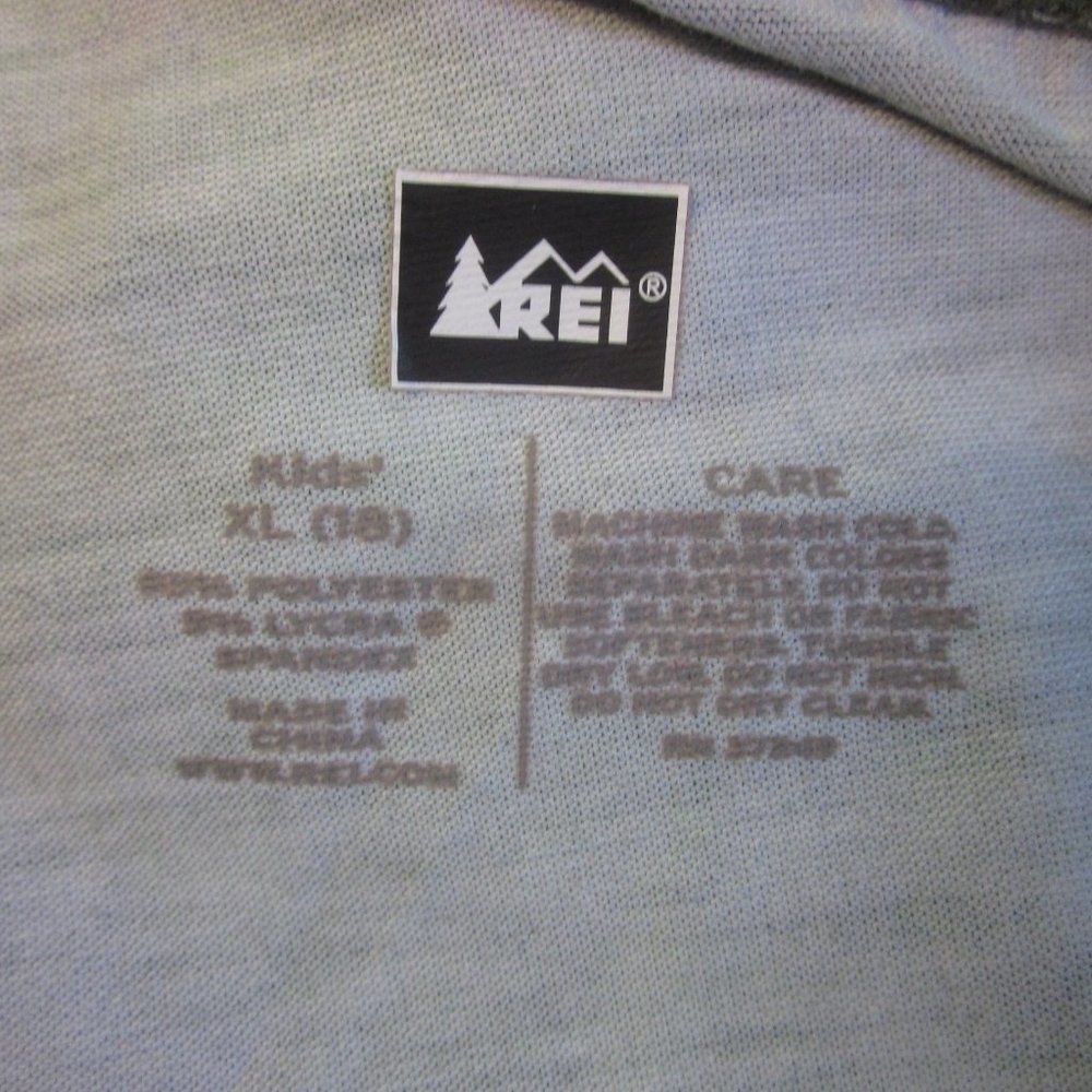 Rei Boys XL under layer or Sleepwear - Top and Bottom in Camo Pa Size US 26 / EU 42 - 4 Thumbnail