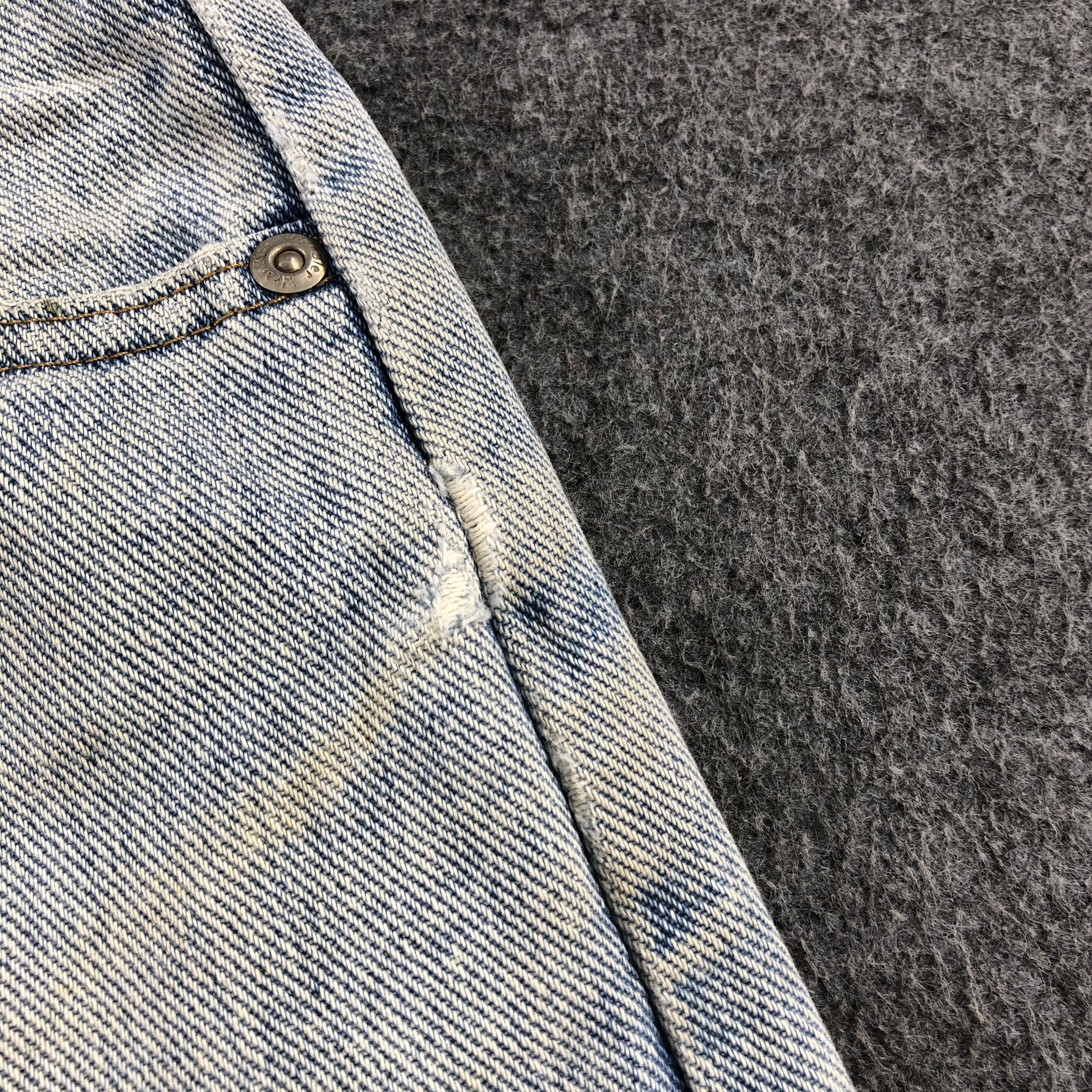 Vintage Vintage Light Wash Wrangler Jeans-J2400 Size US 35 - 10 Thumbnail