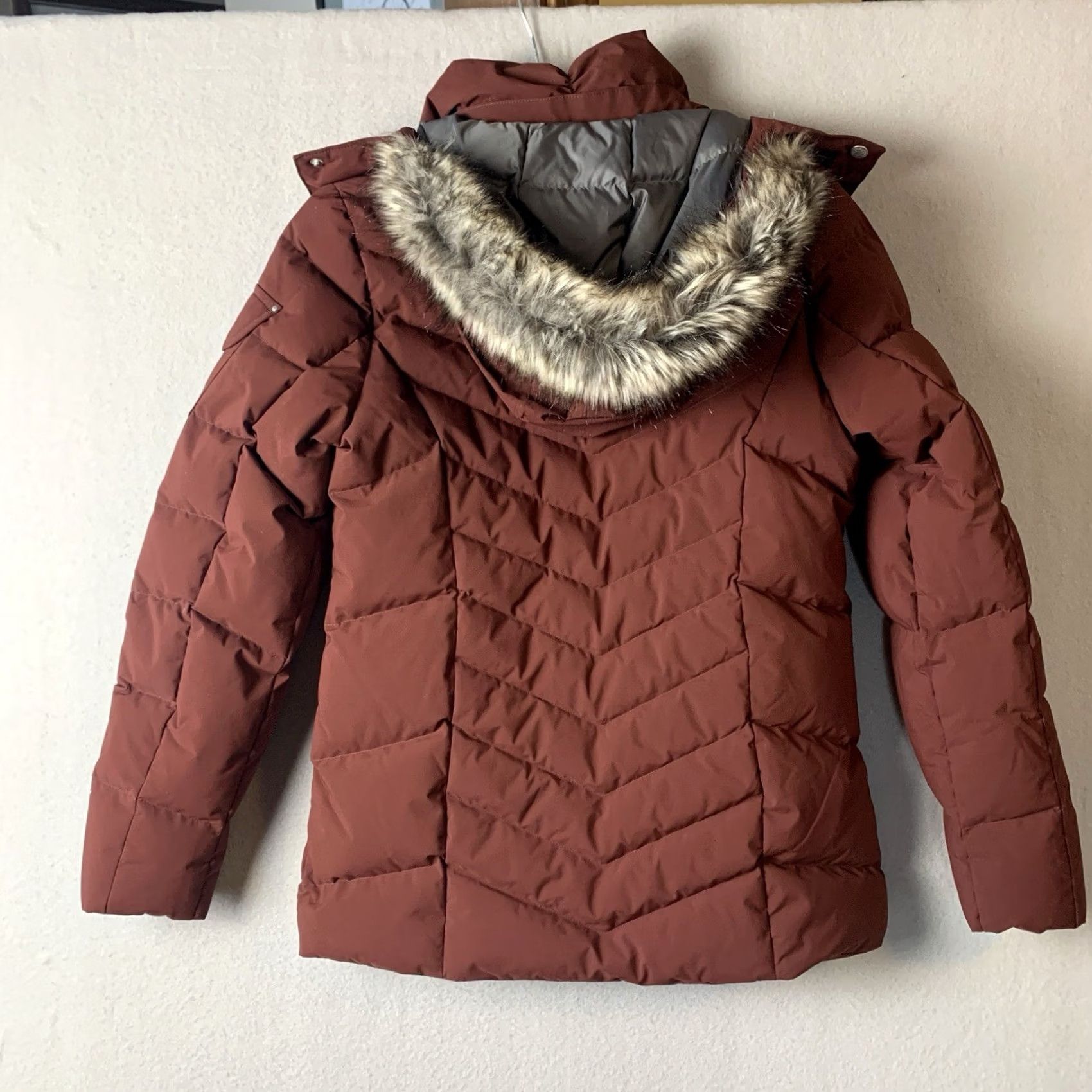 Eddie Bauer Eddie Bauer Jacket Woman Small Maroon Sun Valley Puffer Faux Fur Hood Parka Coat Size S / US 4 / IT 40 - 2 Thumbnail