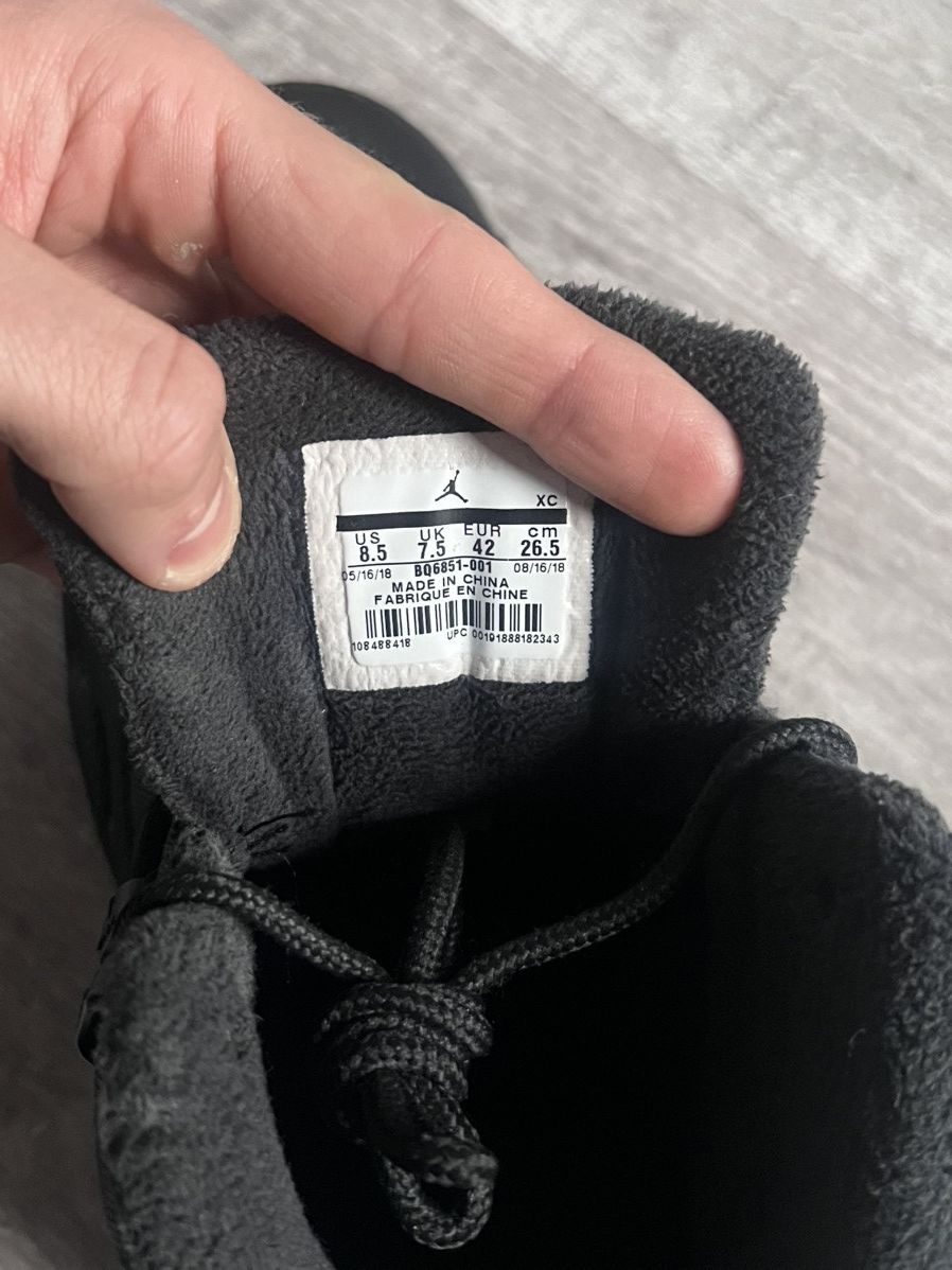 Nike Nike Air Jordan 12 Retro Winterized Black shoe’s Size US 8.5 / EU 41-42 - 14 Thumbnail