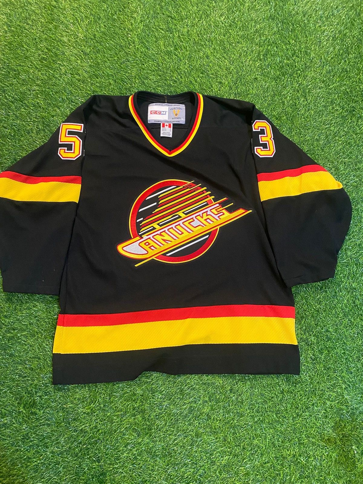 NHL Vintage nhl ccm vancouver canucks flying skate bo horvat M Size US M / EU 48-50 / 2 - 1 Thumbnail
