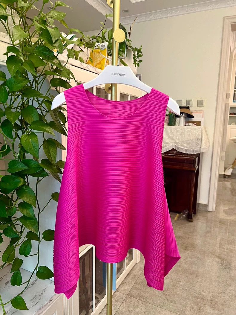 Issey Miyake Issey Miyake size:3 Pink pleated vest Size XS / US 0-2 / IT 36-38 - 1 Thumbnail