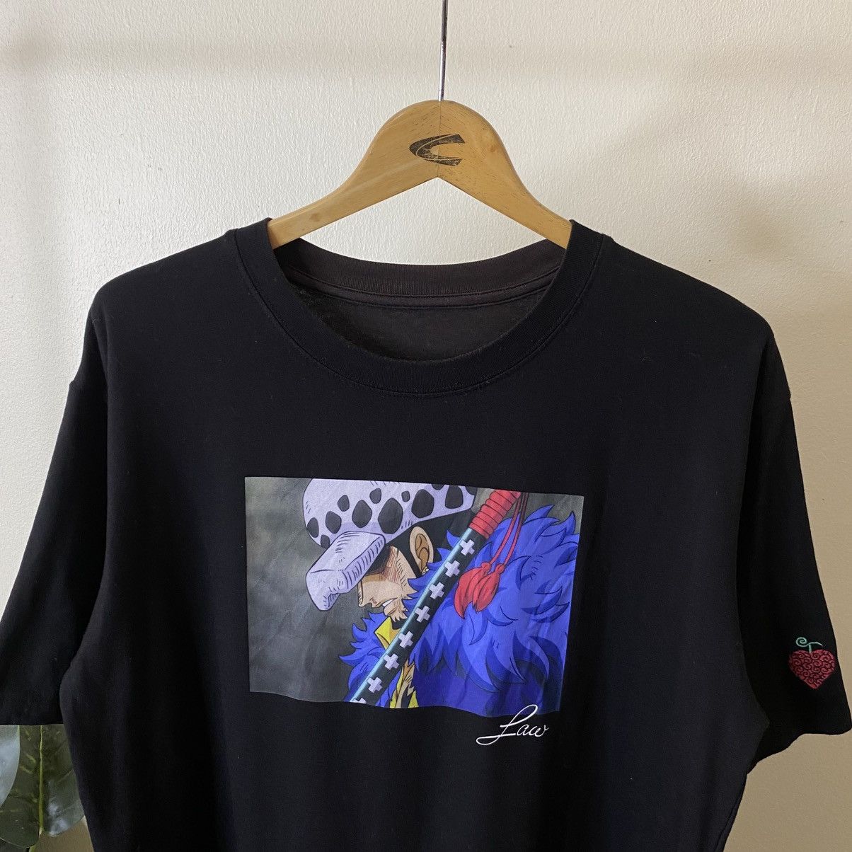 GU Anime One Piece Trafalgar Law Manga Series Collaboration Tee Size US L / EU 52-54 / 3 - 2 Thumbnail