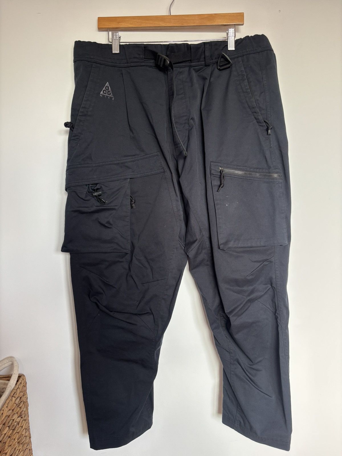 Nike ACG Nike ACG Cargo Cropped Pants Black Utility Tactical L SP1908 Size US 34 / EU 50 - 2 Thumbnail