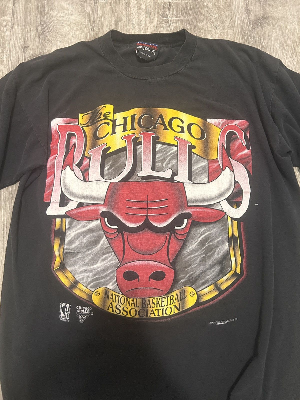 Other RARE 90s Magic Johnson T’s Chicago Bulls NBA Graphic Tee Size US L / EU 52-54 / 3 - 2 Thumbnail
