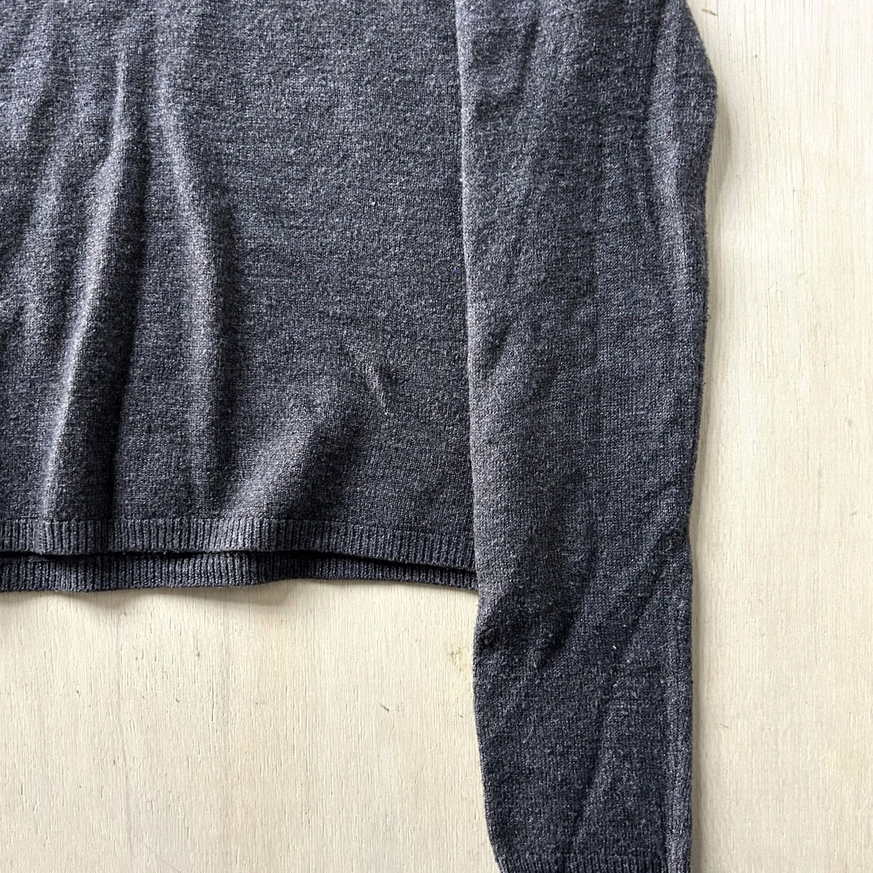 Vintage VINTAGE Croquet Womens Medium Gray V Neck Tight-Knit Pullover Acrylic Sweater Size M / US 6-8 / IT 42-44 - 2 Thumbnail