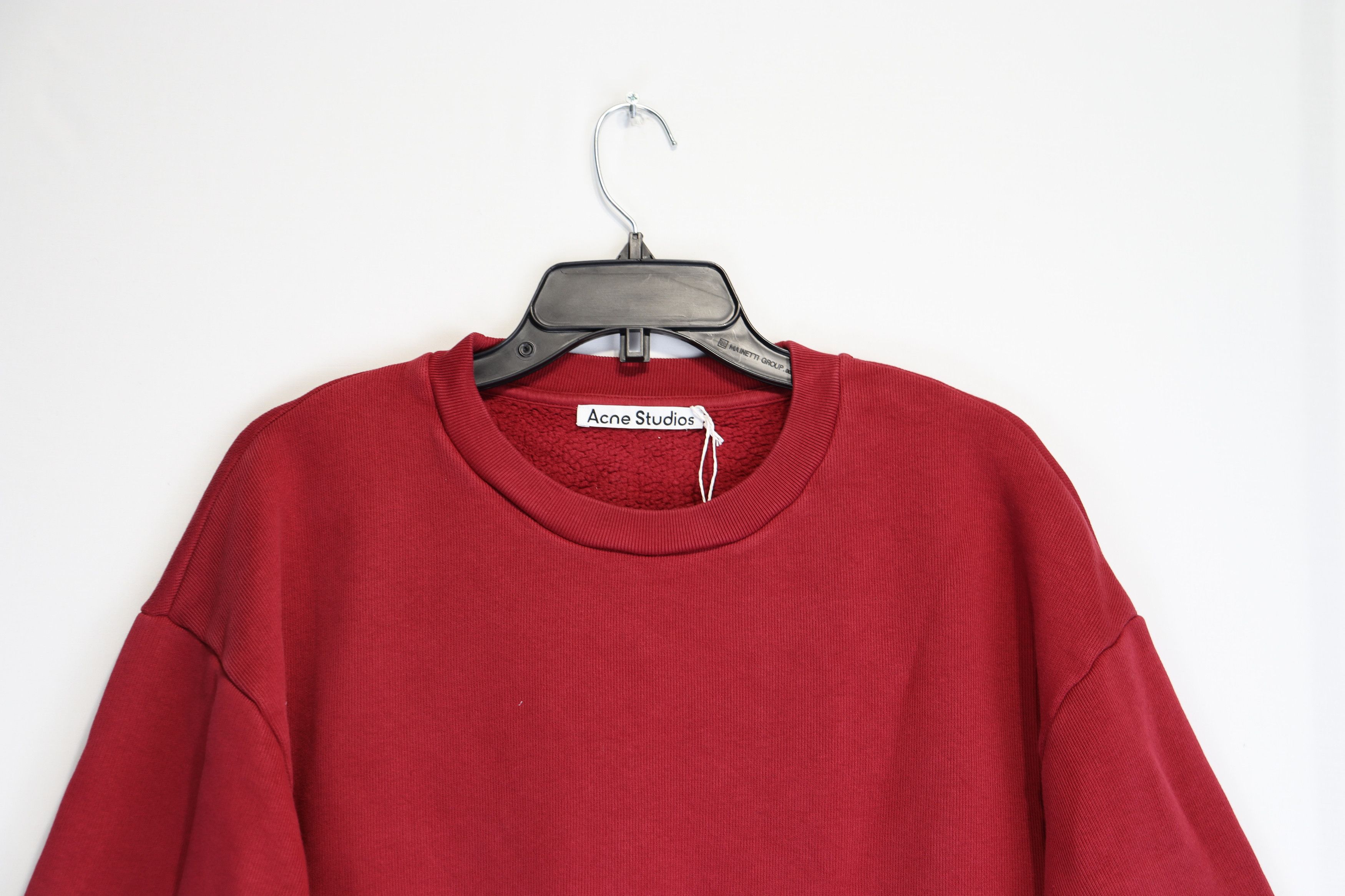 Acne Studios o1rshd1 Finn Back Logo Crewneck Sweater in Burgundy Size US M / EU 48-50 / 2 - 5 Thumbnail