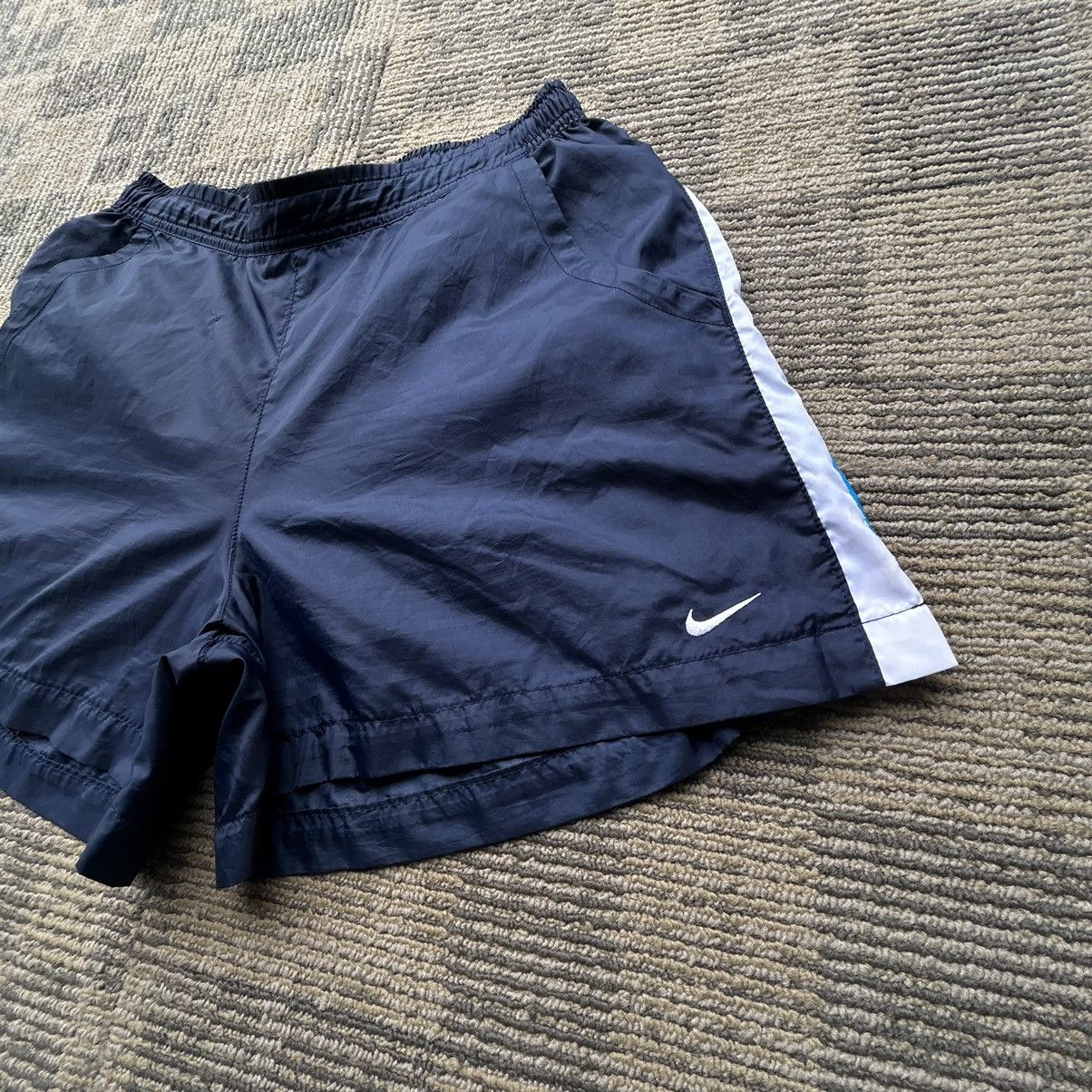 Nike Nike Vtg Y2K Windbreaker Nylon Embroidered Swoosh Shorts Size 30" / US 8 / IT 44 - 2 Thumbnail