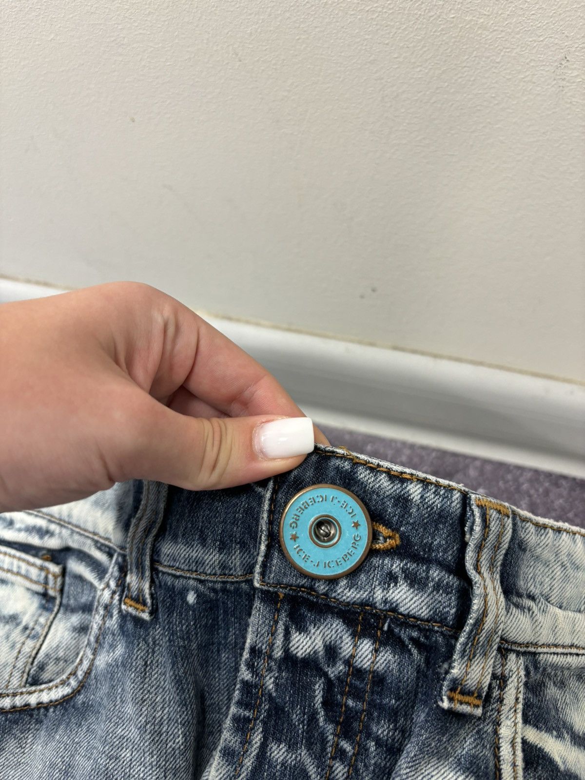 Iceberg Vintage Iceberg Women’s Faded Blue Denim Cropped Jeans Size 30" / US 8 / IT 44 - 5 Thumbnail