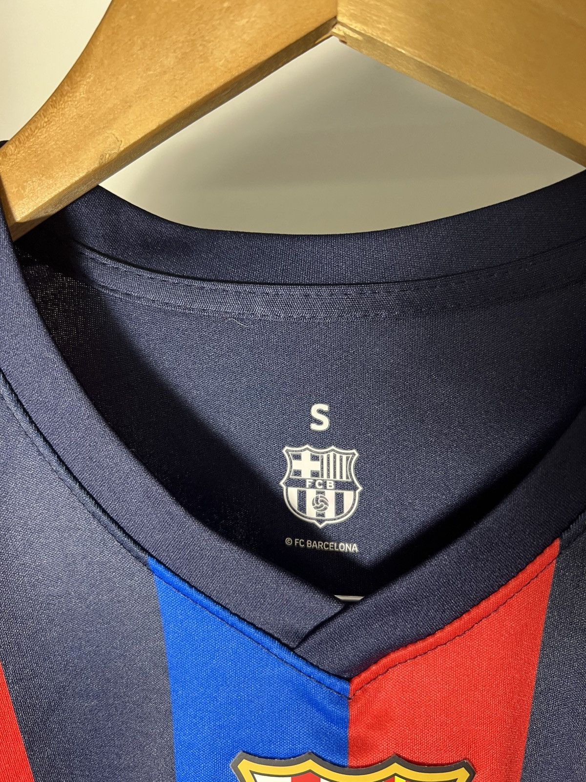 Vintage VERY RARE FC BARCELONA SPAIN SOCCER JERSEY RETRO BLOKE Y2K Size US S / EU 44-46 / 1 - 7 Thumbnail