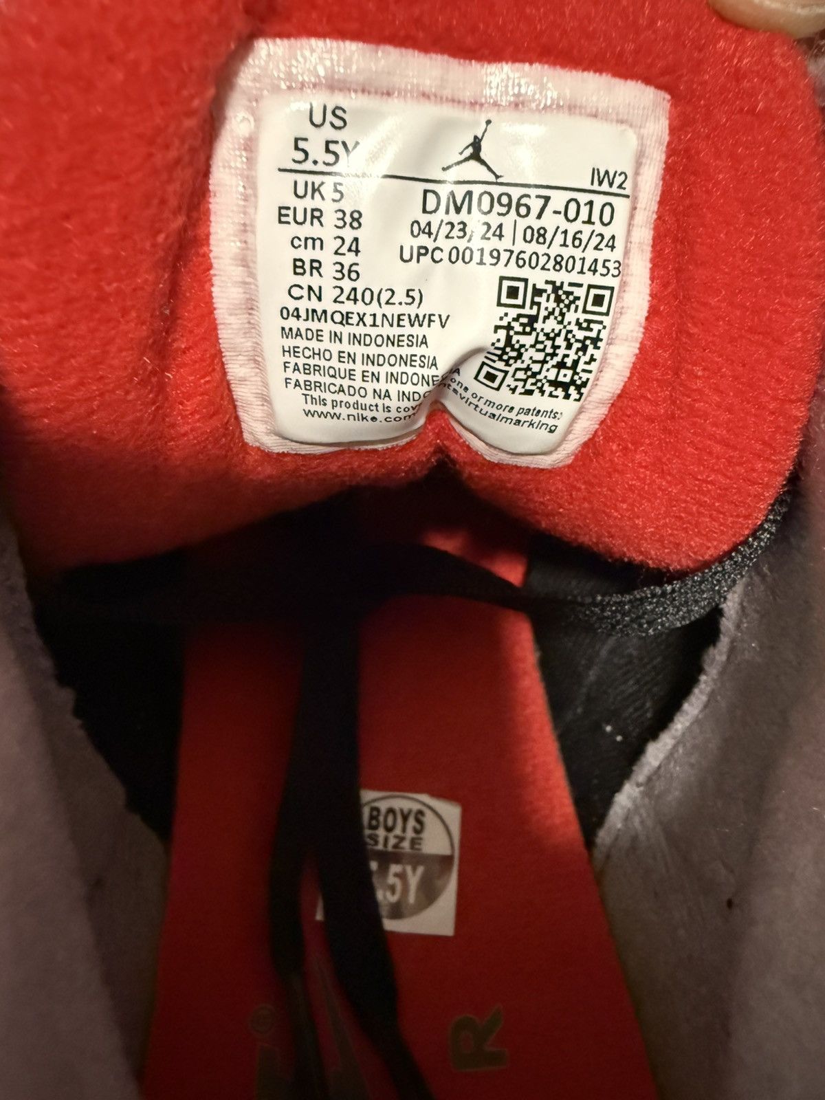 Jordan Brand DS GS 2024 NIKE AIR JORDAN III 3 RETRO BLACK CEMENT Size US 5.5 / IT 35.5 - 7 Thumbnail