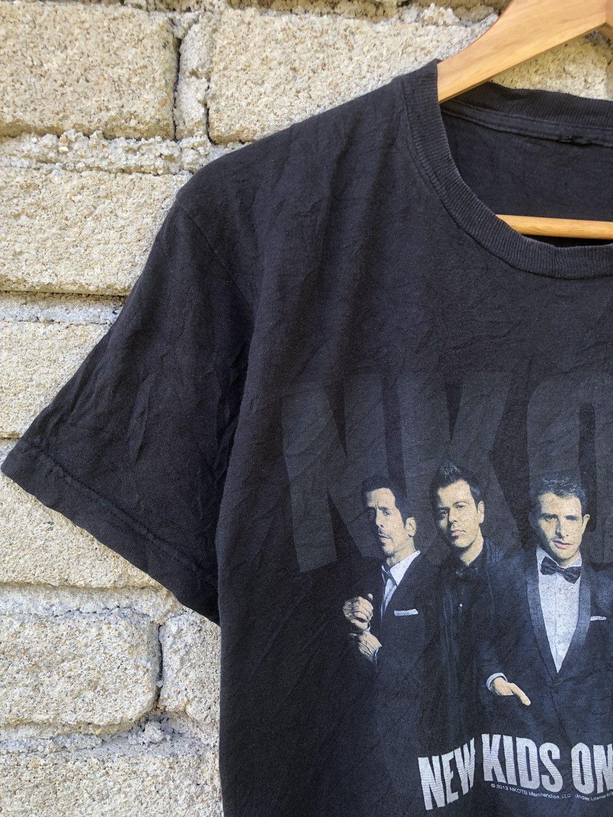 Band Tees × Nirvana × Vintage Vintage Y2K New Kids On The Block North American Tour Tee Size US L / EU 52-54 / 3 - 5 Thumbnail