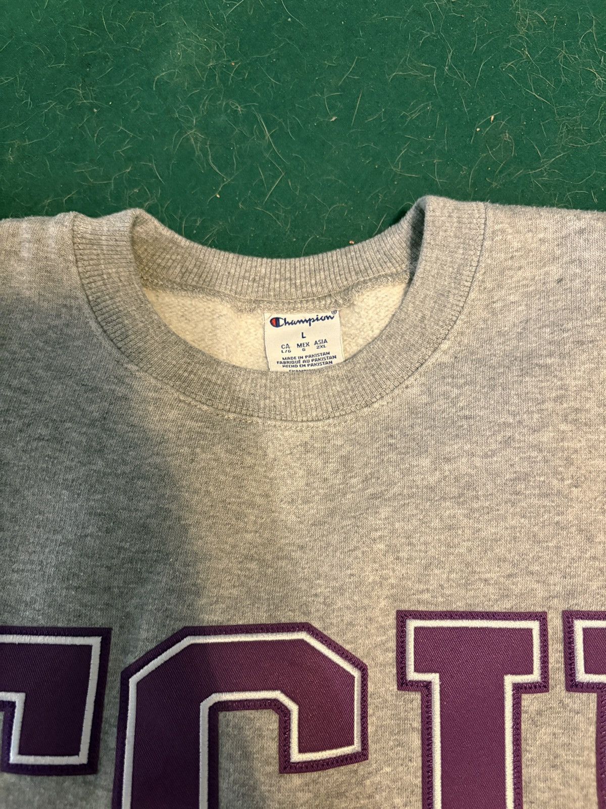 Champion Grey Champion crewneck with purple TCU logo Size US L / EU 52-54 / 3 - 3 Thumbnail