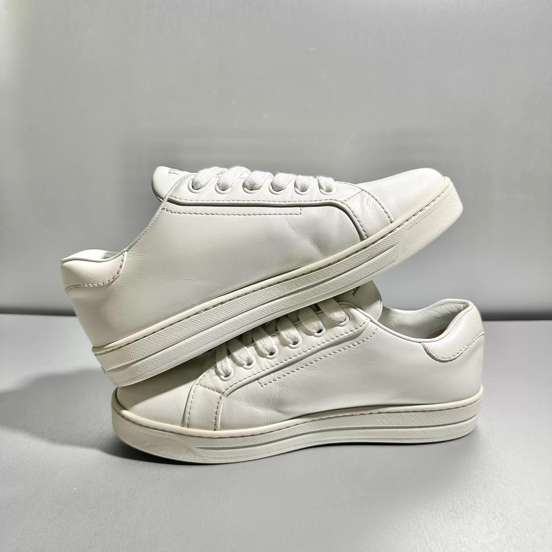 Prada Prada women's white sneakers 36 worn once X7425 Size US 5.5 / IT 35.5 - 4 Thumbnail