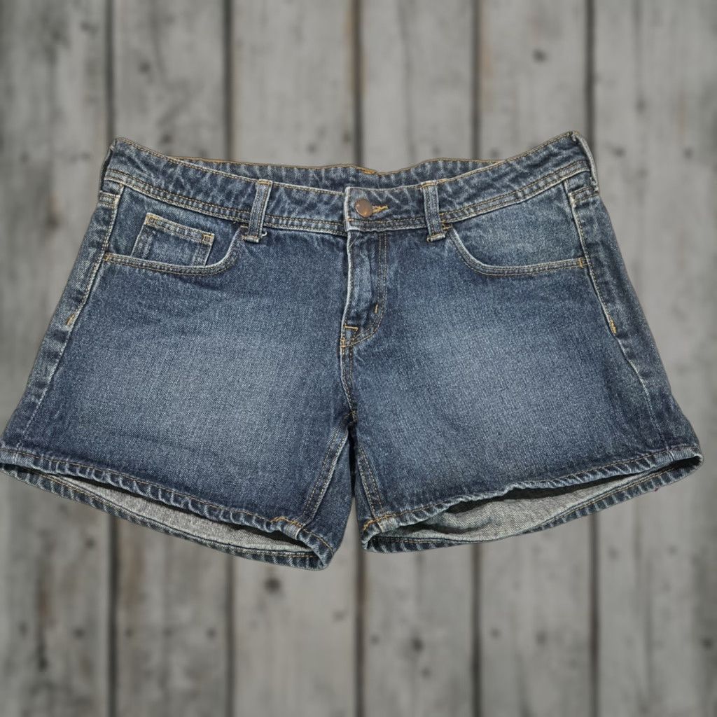 H&M H&M &Denim Denim Jean Shorts Womens Size 10 Low Waist Medium Wash Stretchy (Blue) Casual Summer Women Regular Rise High Inseam 4 in Size 32" / US 10 / IT 46 - 1 Thumbnail