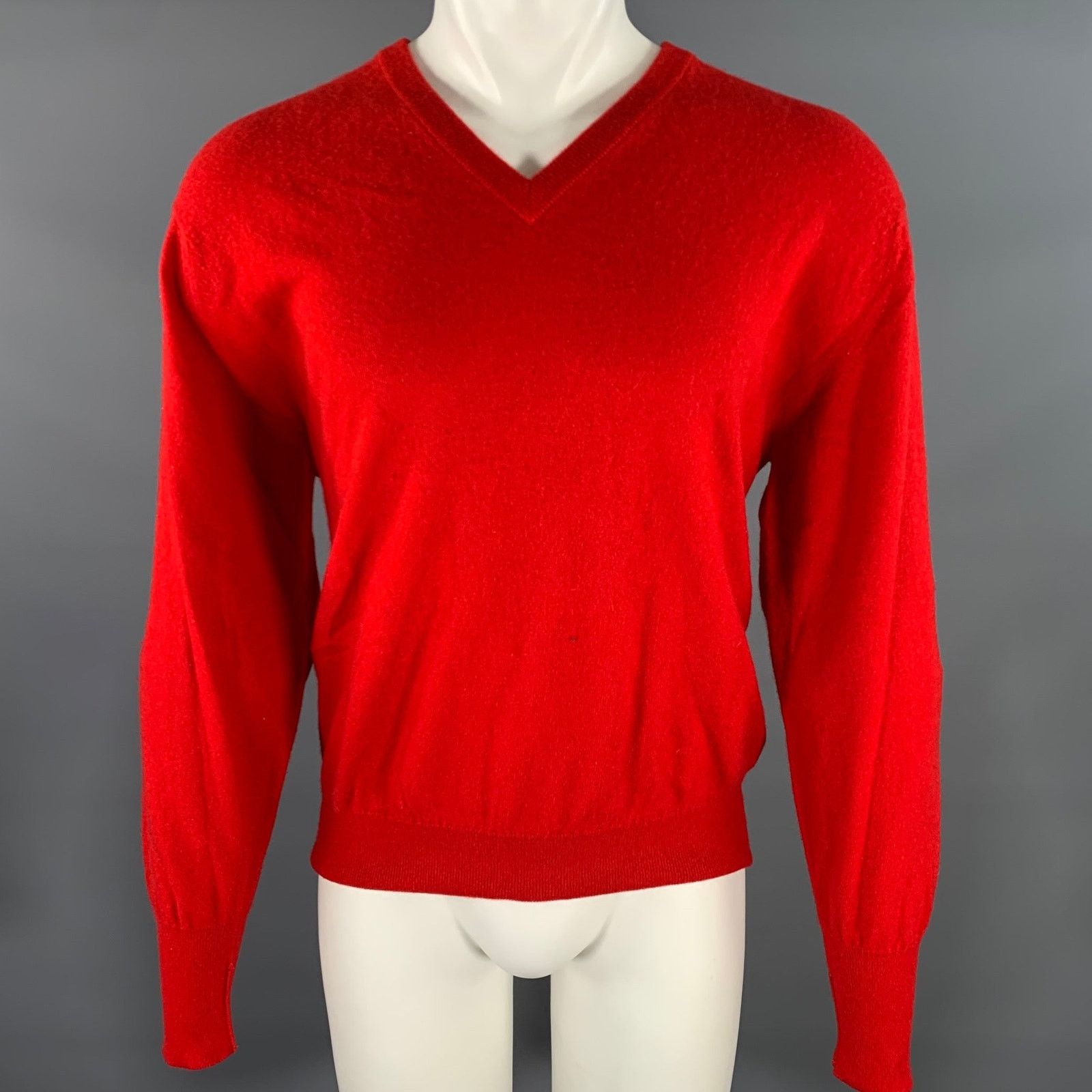 Turnbull & Asser TURNBULL & ASSER Size L Red Knitted Cashmere V-Neck Sweater Size US L / EU 52-54 / 3 - 1 Thumbnail