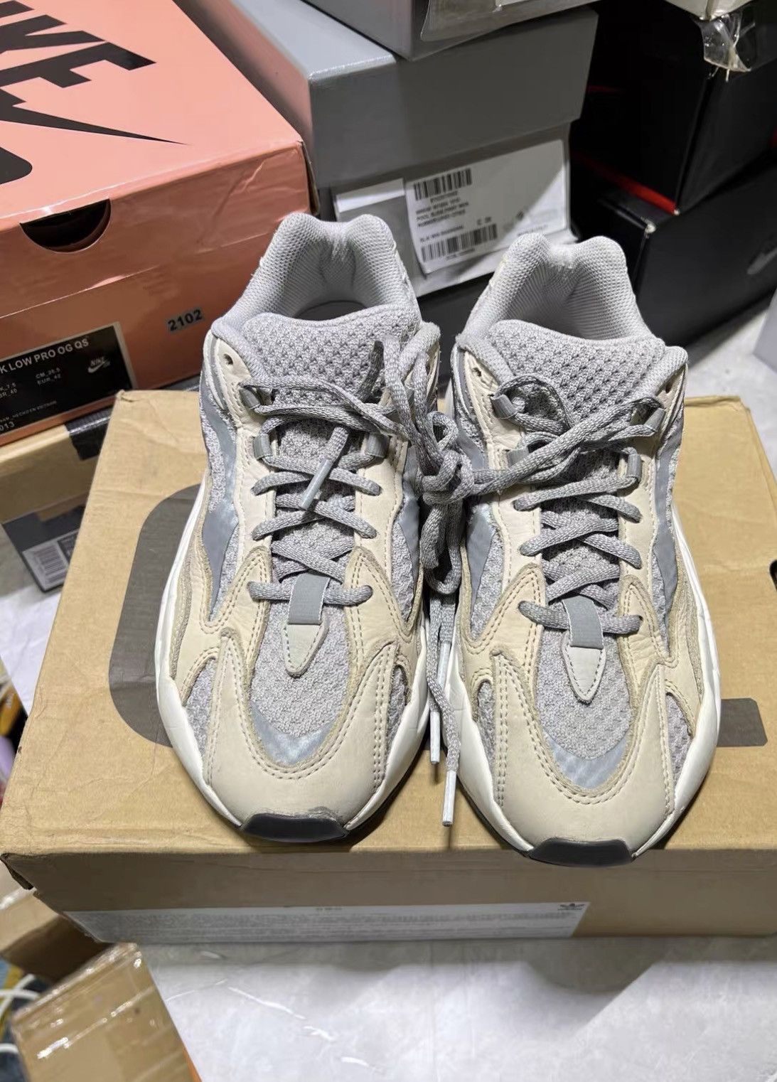 Yeezy Yeezy 700 Cream Grey J42 Size US 6.5 / IT 36.5 - 4 Thumbnail