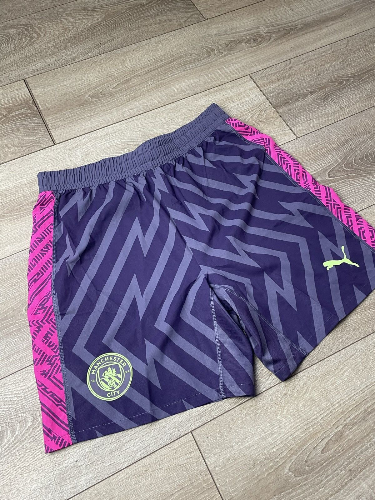 Puma 2022-2023 Man City Goalkeeper Shorts L Men Size US 36 / EU 52 - 3 Thumbnail