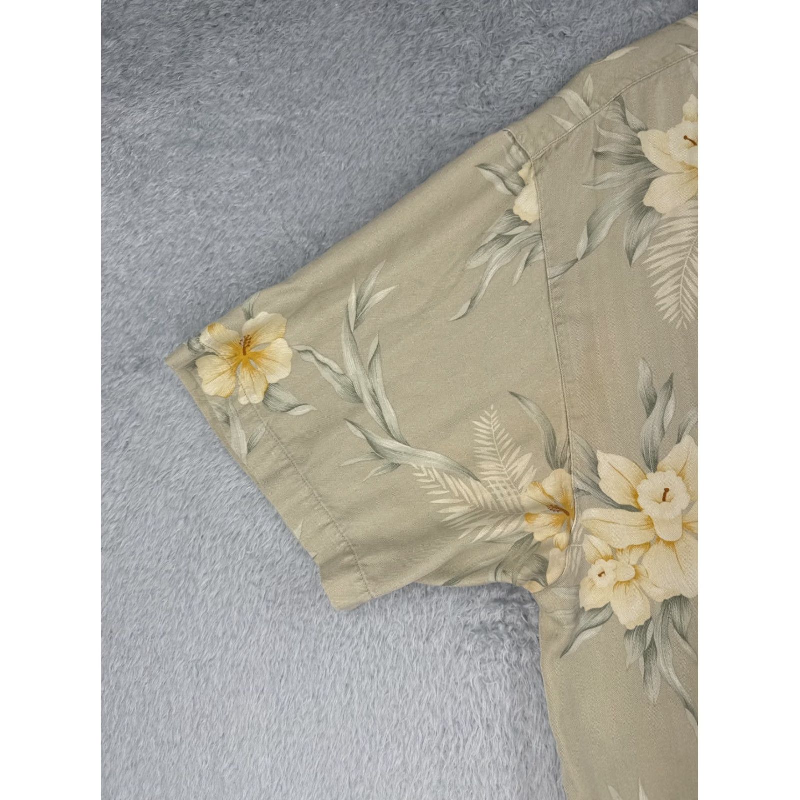 Tommy Bahama Tommy Bahama Shirt Men XL Beige Floral Herringbone 100% Silk Hawaiian Button-Up Short Sleeve Size US XL / EU 56 / 4 - 3 Thumbnail