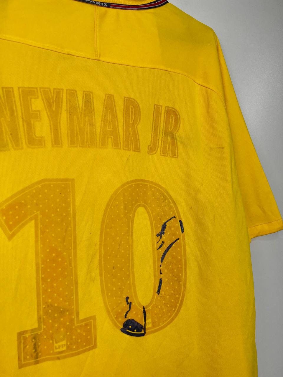 Vintage PSG Nike Neymar 10 REPLICA jersey vintage t-shirts size XL Size US XL / EU 56 / 4 - 9 Thumbnail