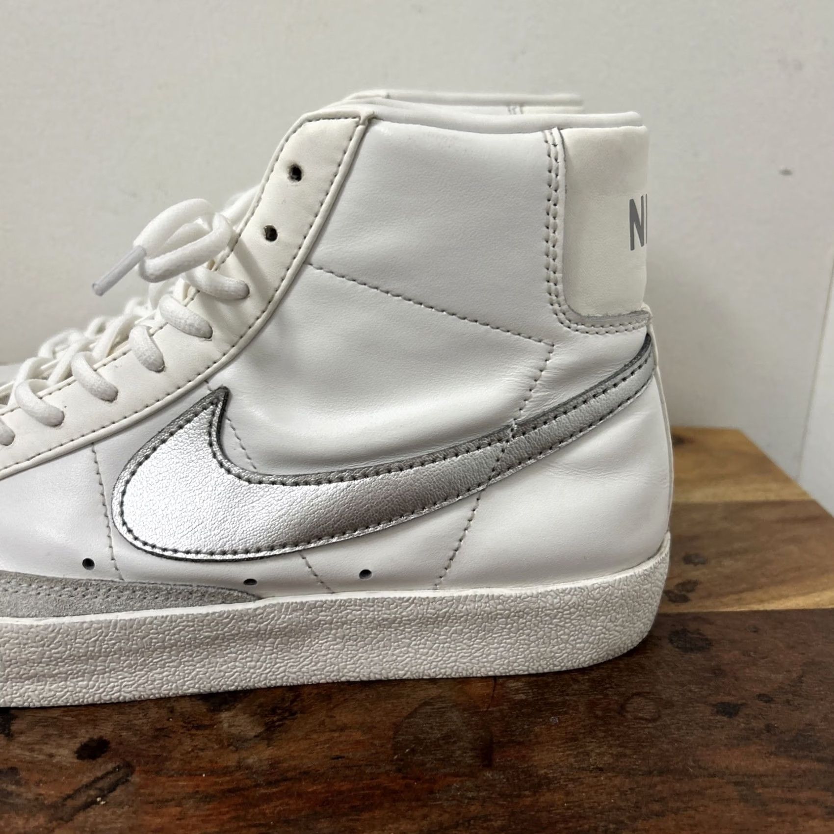 Nike Nike Blazer Mid ’77 Womens Sz 10 Summit White Silver Athletic Shoes CZ1055-112 Size M / US 6-8 / IT 42-44 - 5 Thumbnail