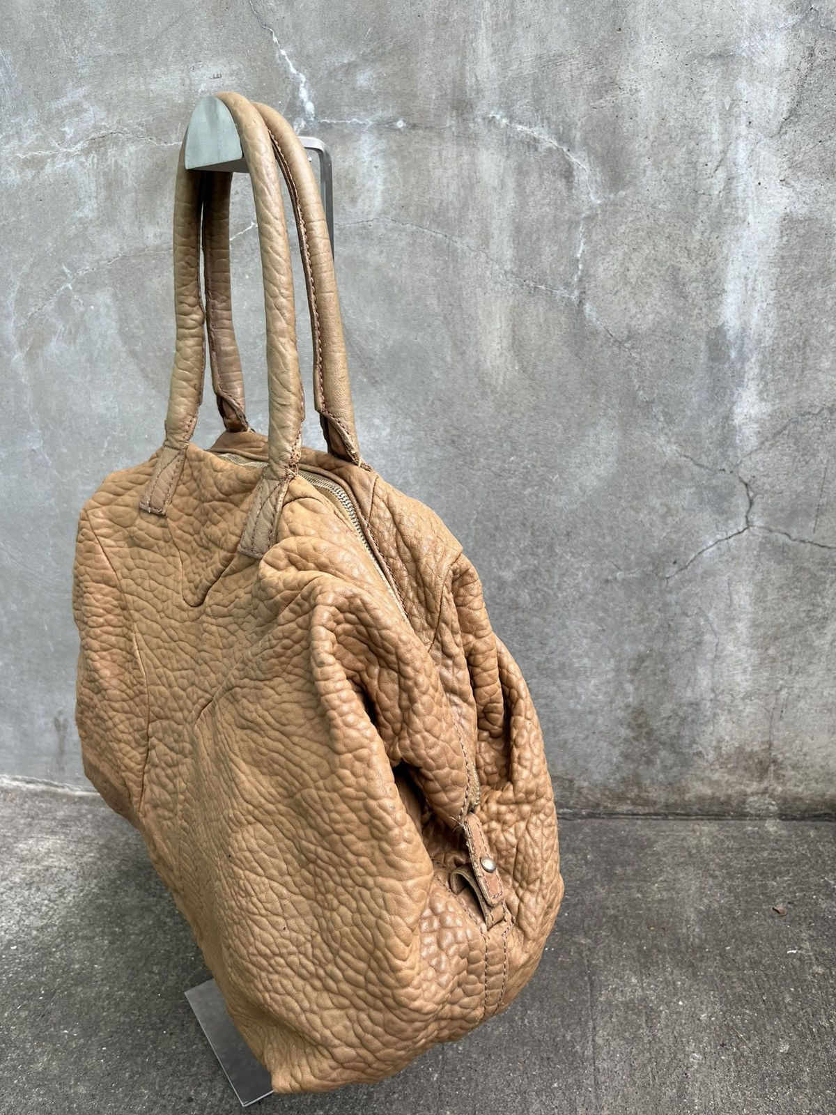 Yves Saint Laurent Pebbled Lambskin Leather Easy Muse Hand Bag Size ONE SIZE - 3 Thumbnail