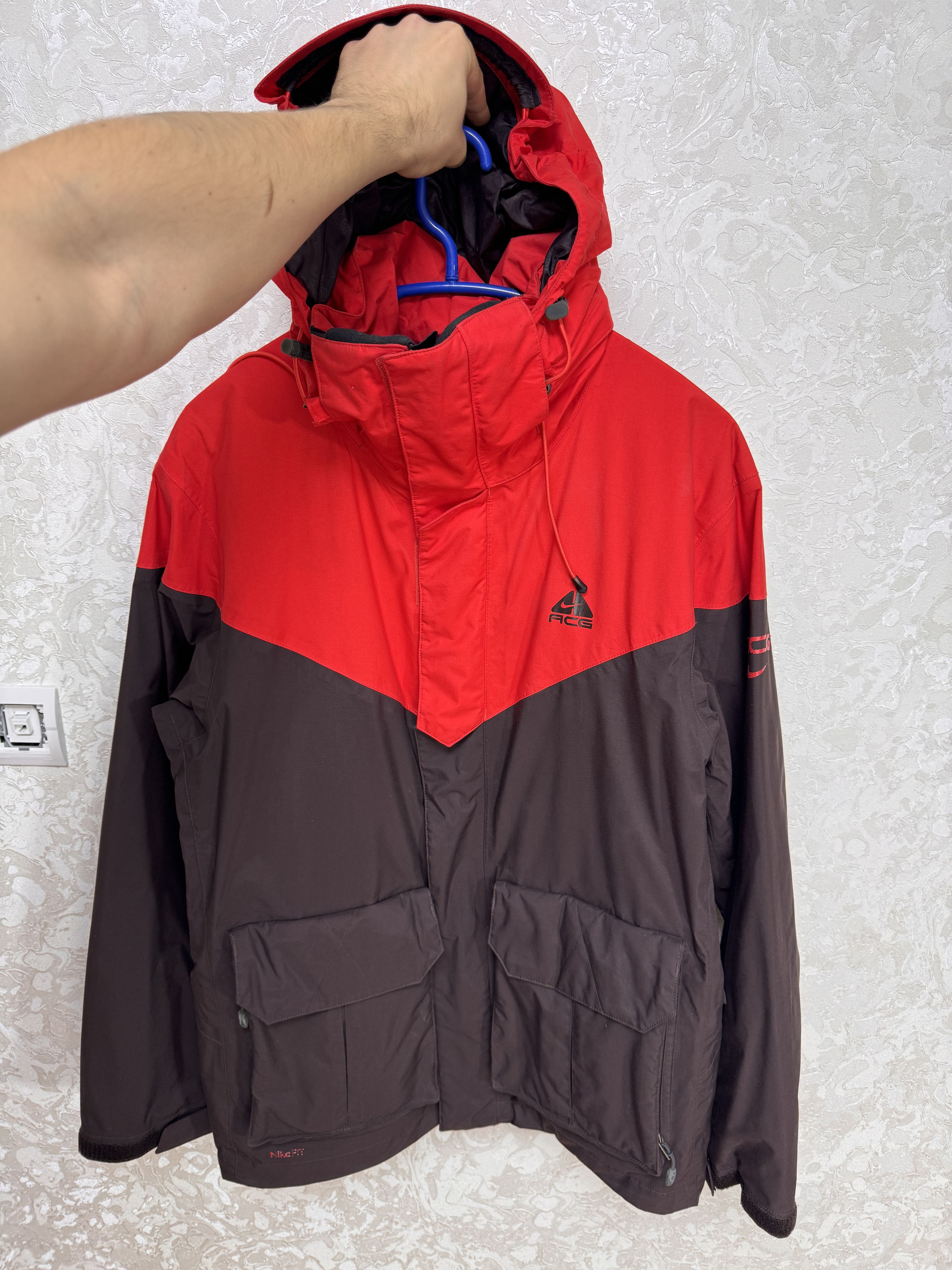 acg snowboard jacket