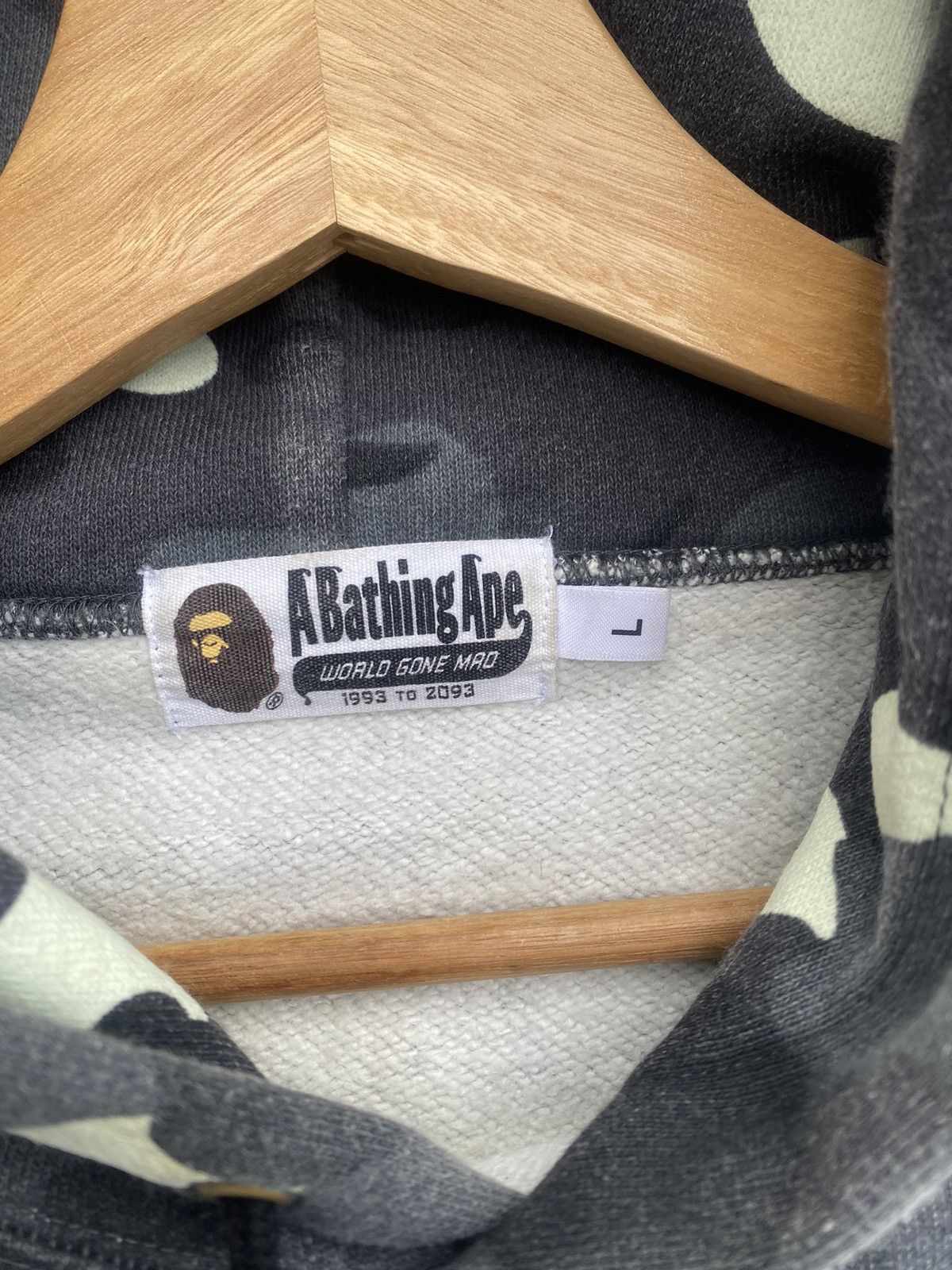 Bape Rare BAPE City Camo Glow In Dark Pullover Hoodie/Sweater Size US L / EU 52-54 / 3 - 10 Thumbnail