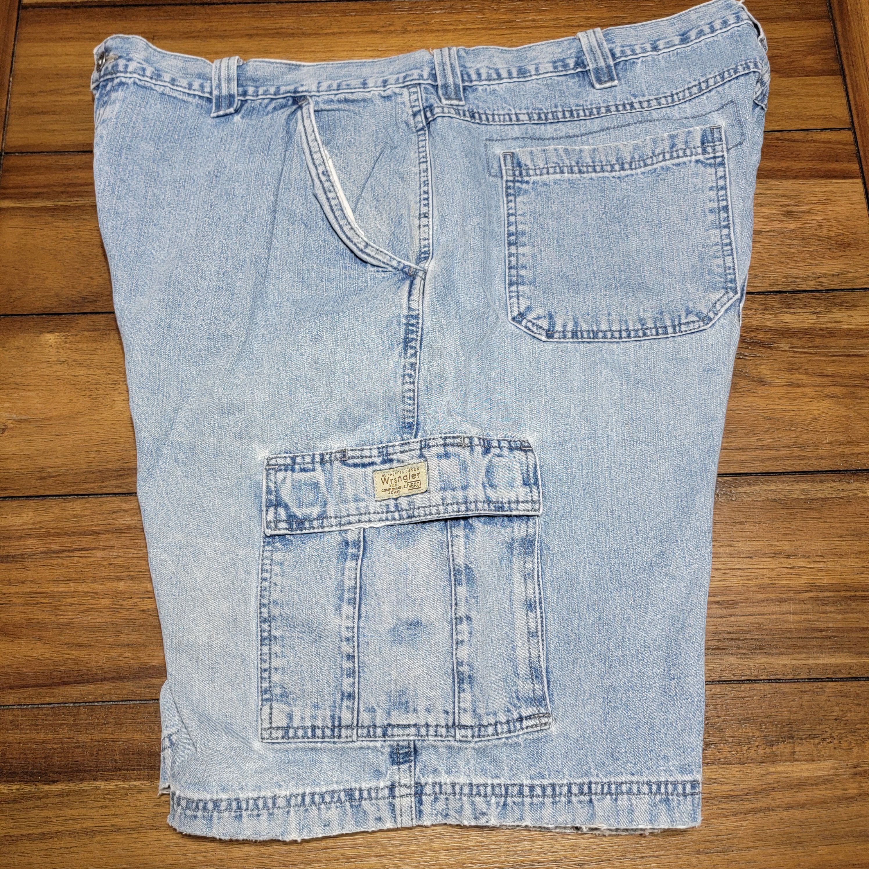 Wrangler Wrangler Denim Cargo Shorts Light Blue - Size 42 Size US 42 / EU 58 - 2 Thumbnail