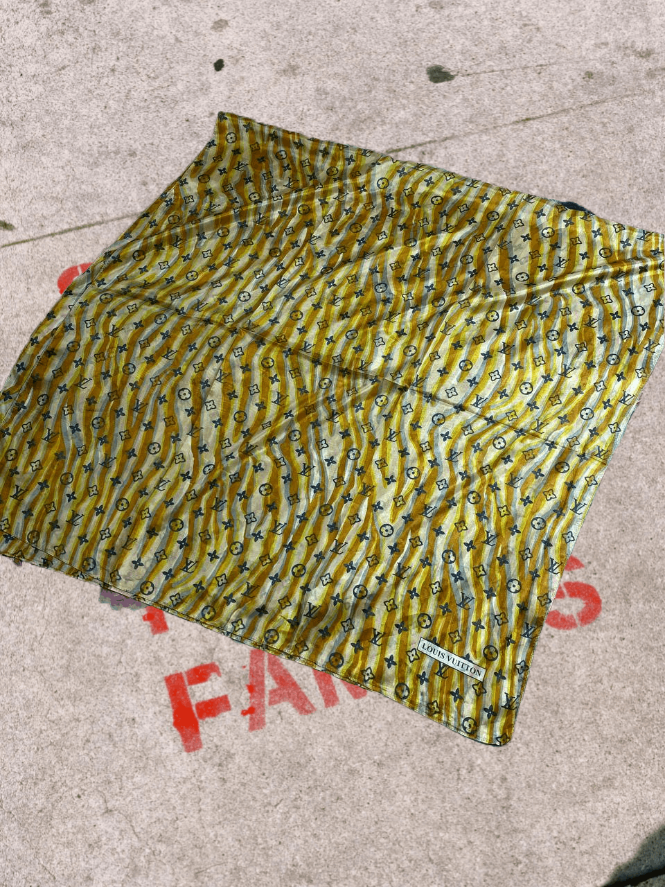 Louis Vuitton Louis Vuitton Multicolor Silk Geometric Shawl Scarf . Size ONE SIZE - 1 Thumbnail