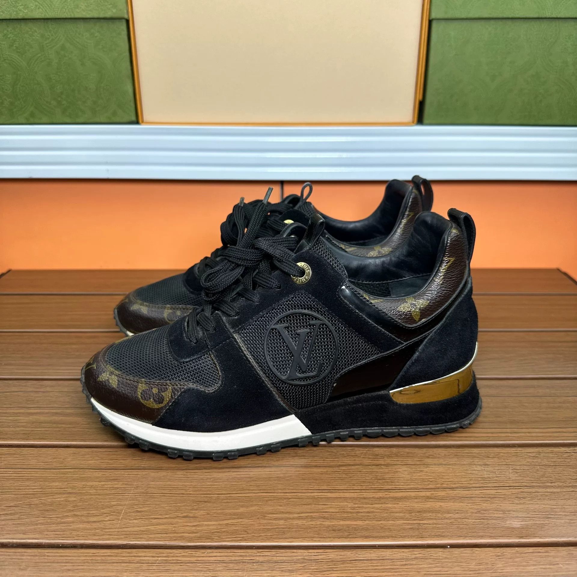Louis Vuitton Louis Vuitton Casual Lowtop Sneakers it_35 Women Size US 5 / IT 35 - 1 Thumbnail