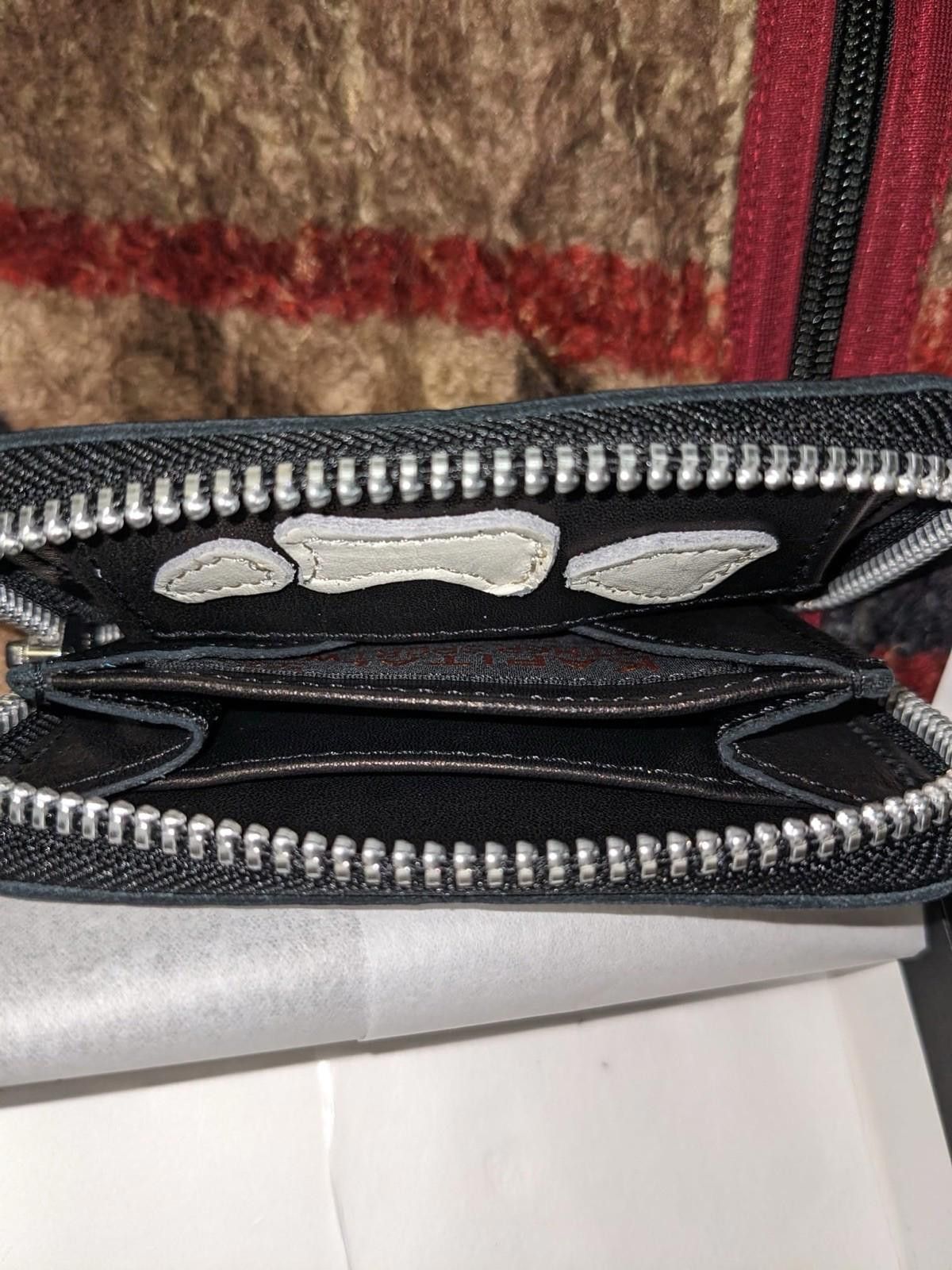 Kapital KAPITAL THUMBS UP BONE HAND ZIP LEATHER WALLET BLACK Size ONE SIZE - 7 Thumbnail