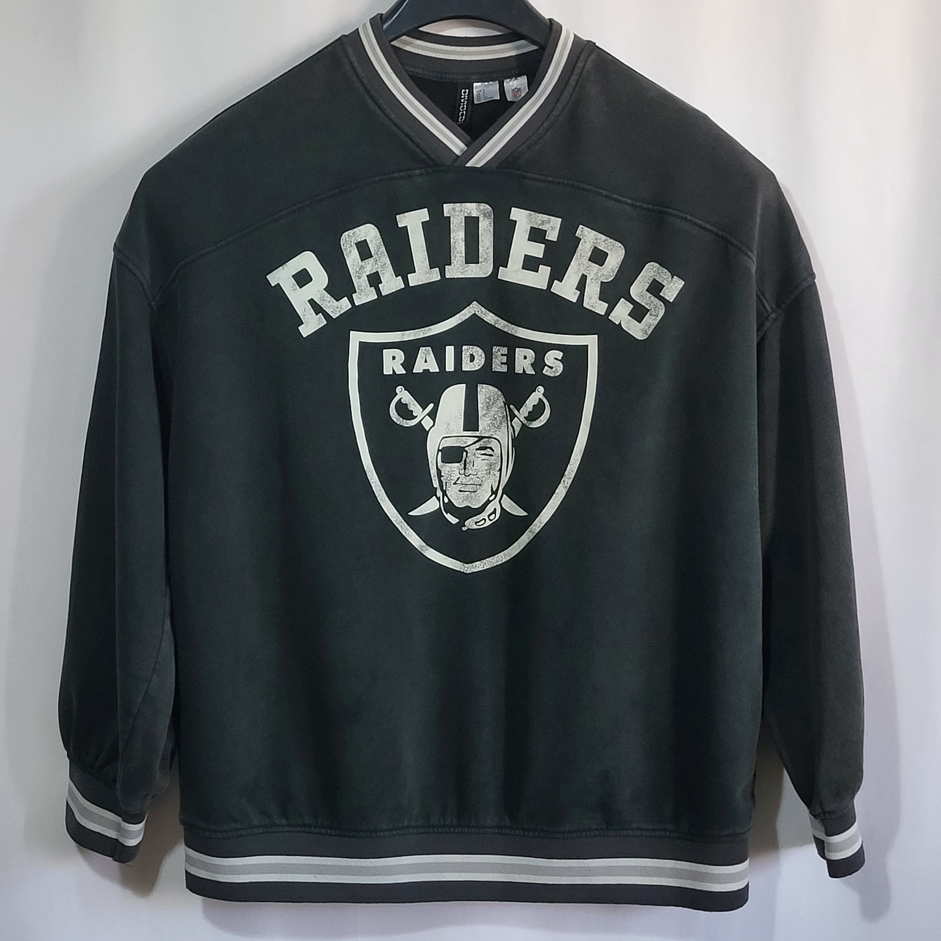 Divided Oakland Raiders Sweatshirt size S but fit L Size US S / EU 44-46 / 1 - 8 Thumbnail