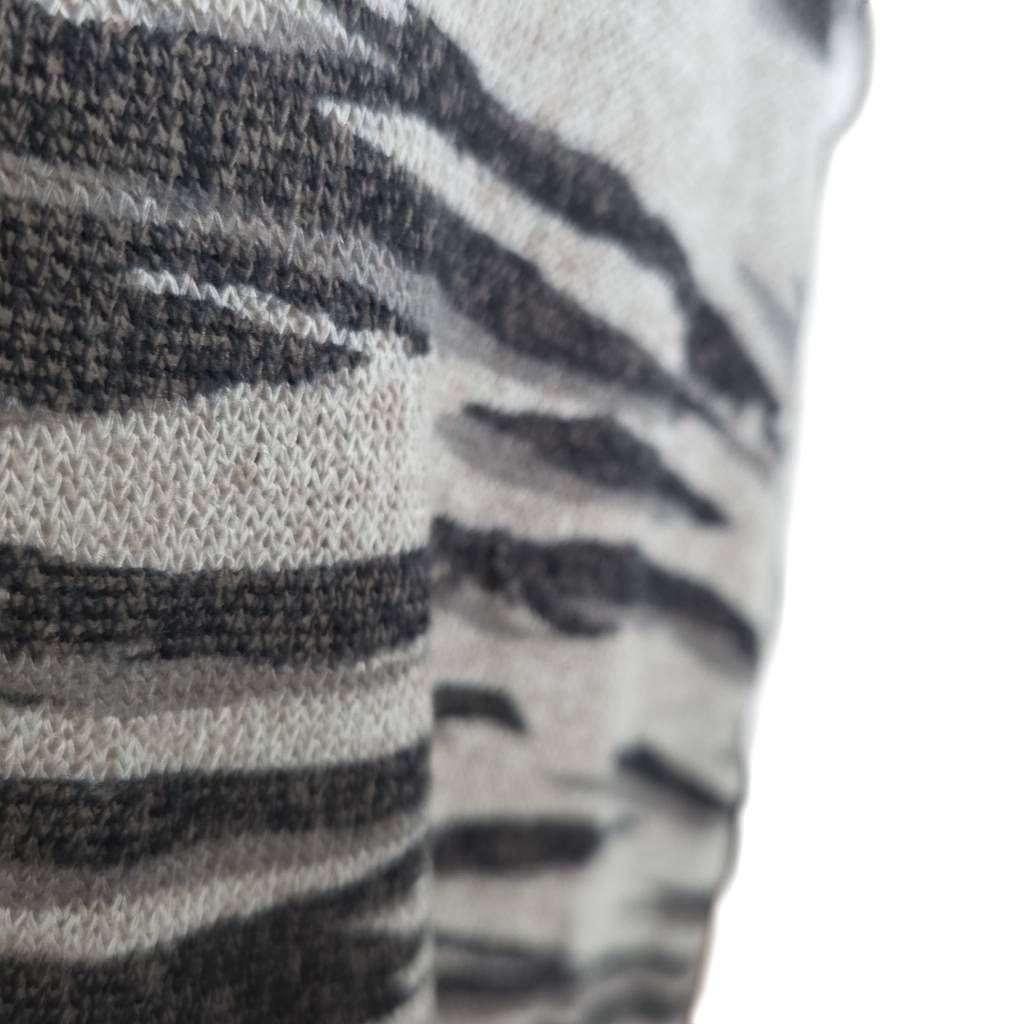 Express Express Women's Size Medium Gray Black Striped V-neck Knit T Size M / US 6-8 / IT 42-44 - 4 Thumbnail